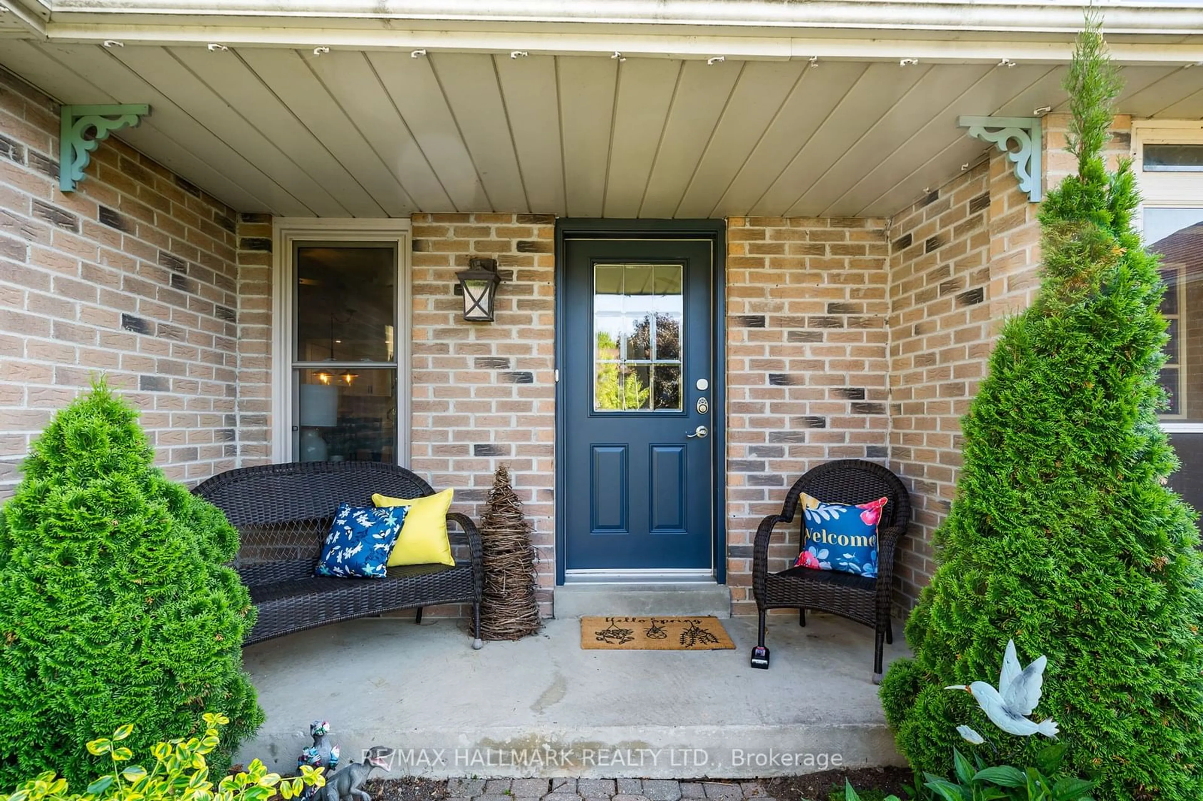 Indoor entryway for 124 Humphrey Dr, Ajax Ontario L1S 4Y7