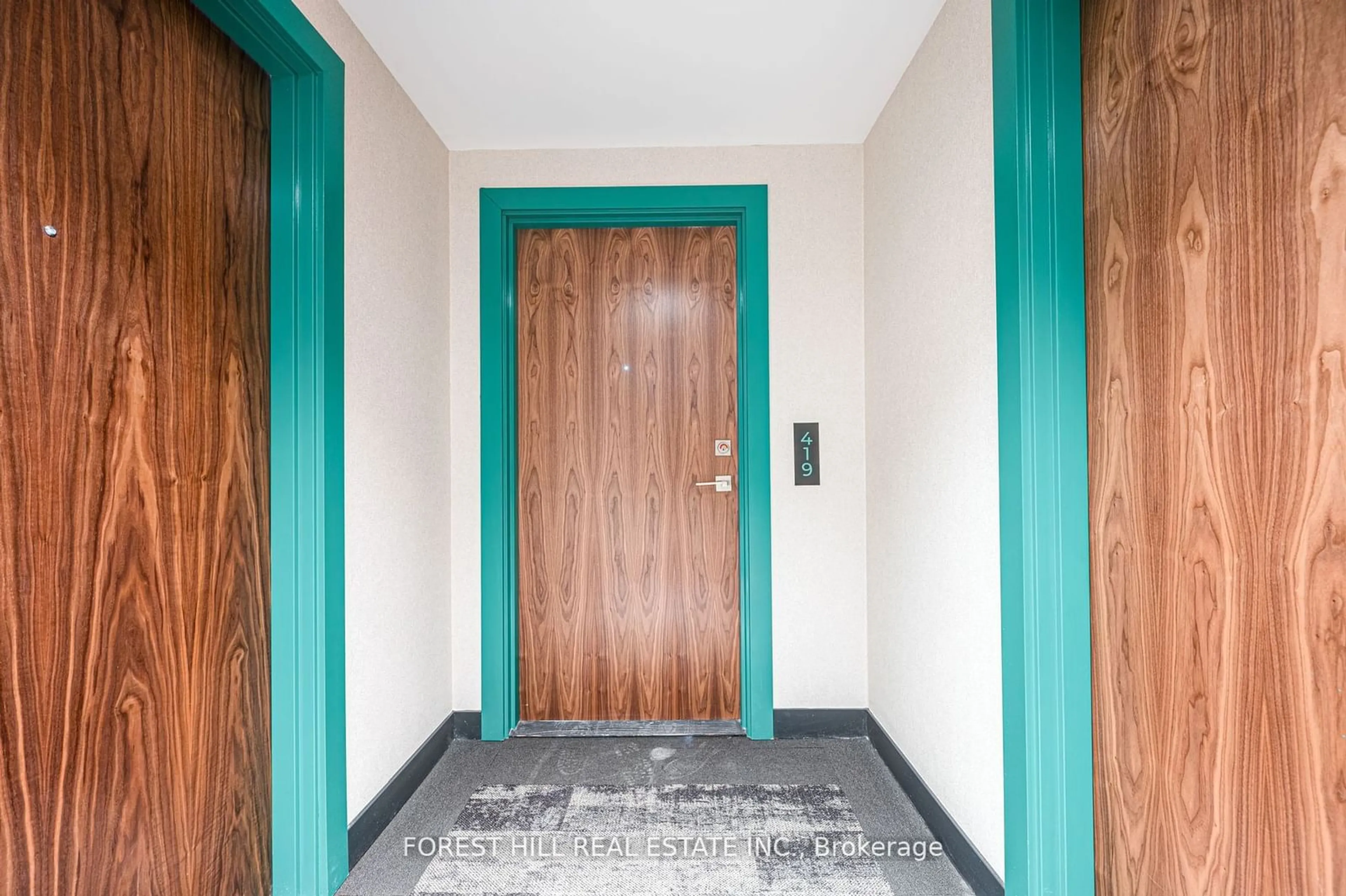 Indoor foyer for 665 Queen St #419, Toronto Ontario M4M 1G4