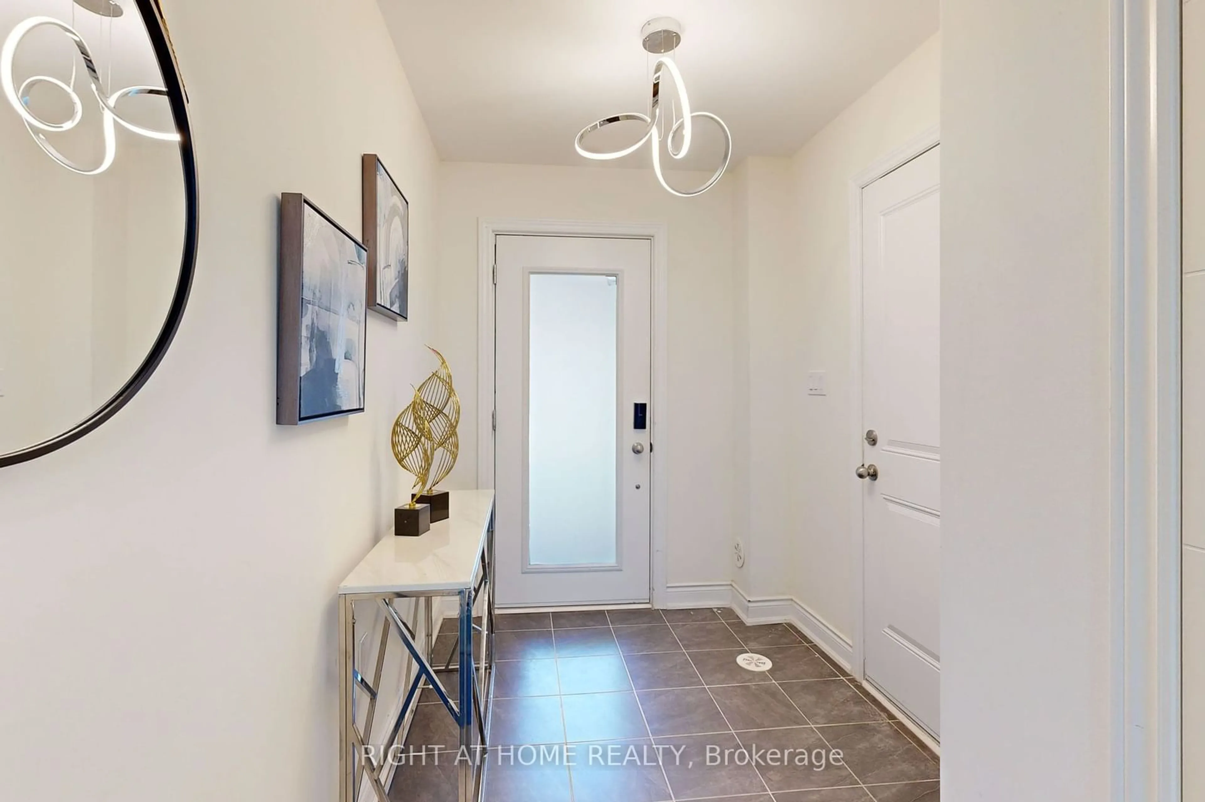 Indoor entryway for 250 Finch Ave #602, Pickering Ontario L1V 0G6