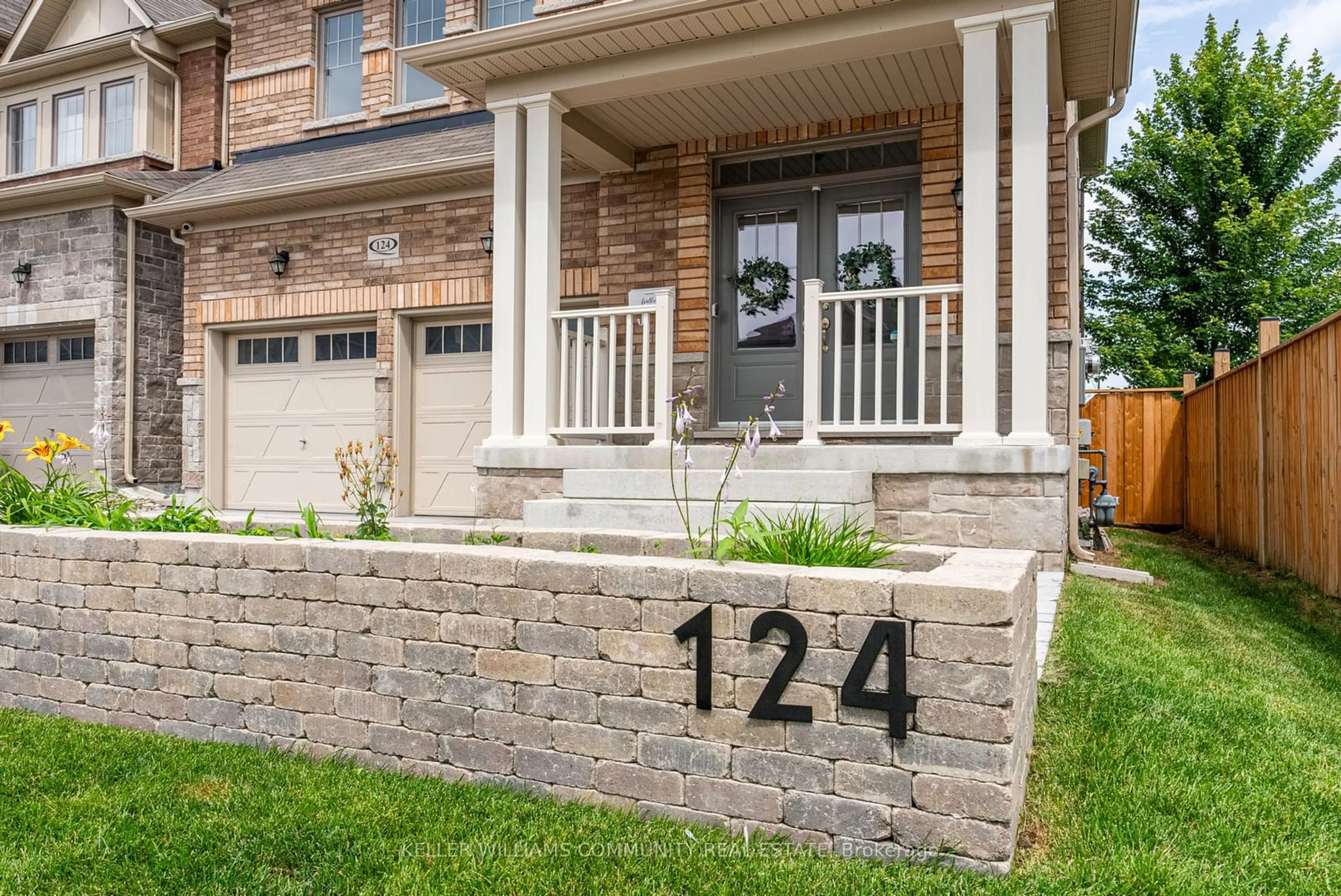 Home with brick exterior material for 124 Courtney St, Clarington Ontario L1C 7H4