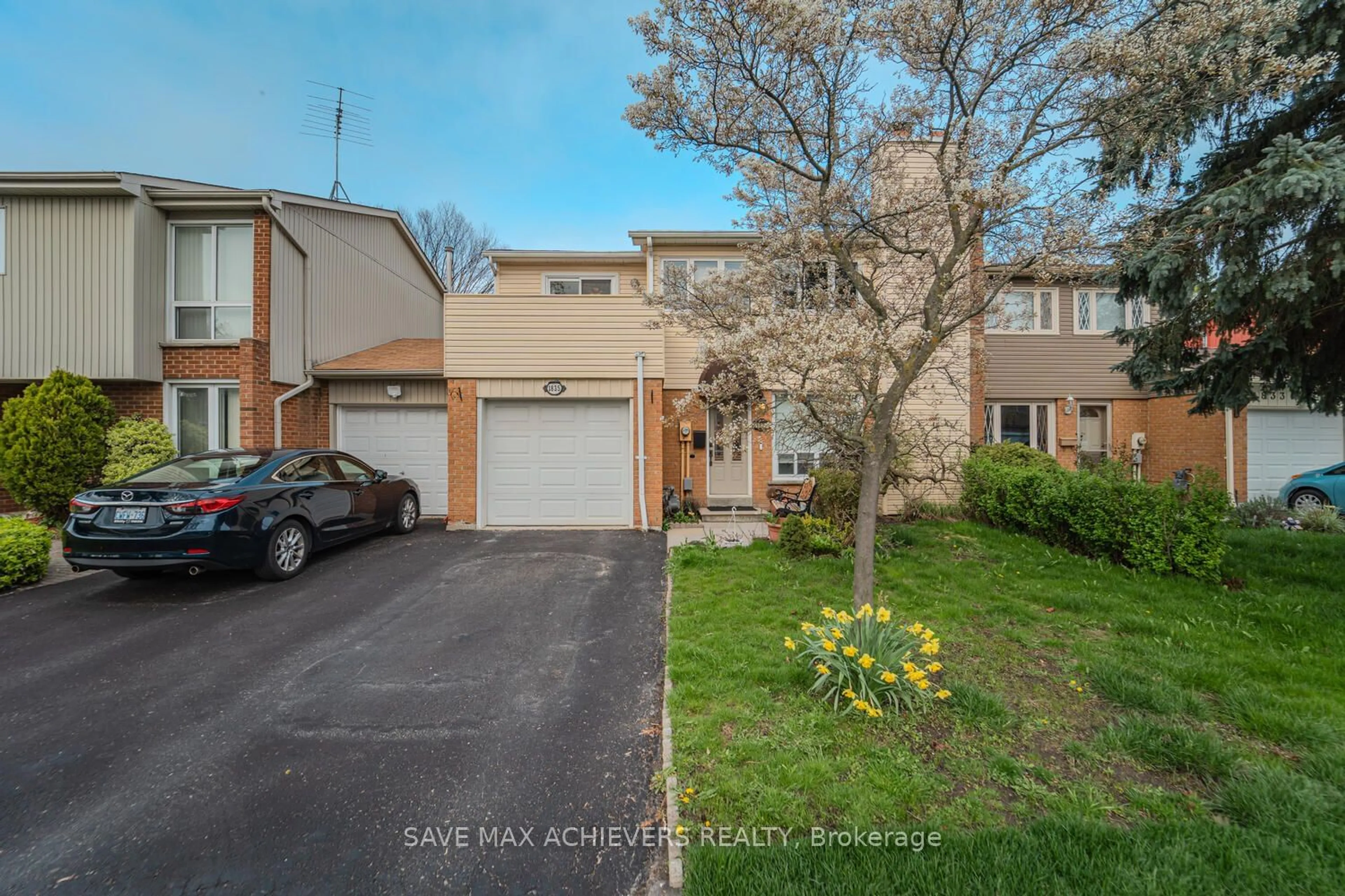 A pic from exterior of the house or condo for 1835 Listowell Cres, Pickering Ontario L1V 2Y2