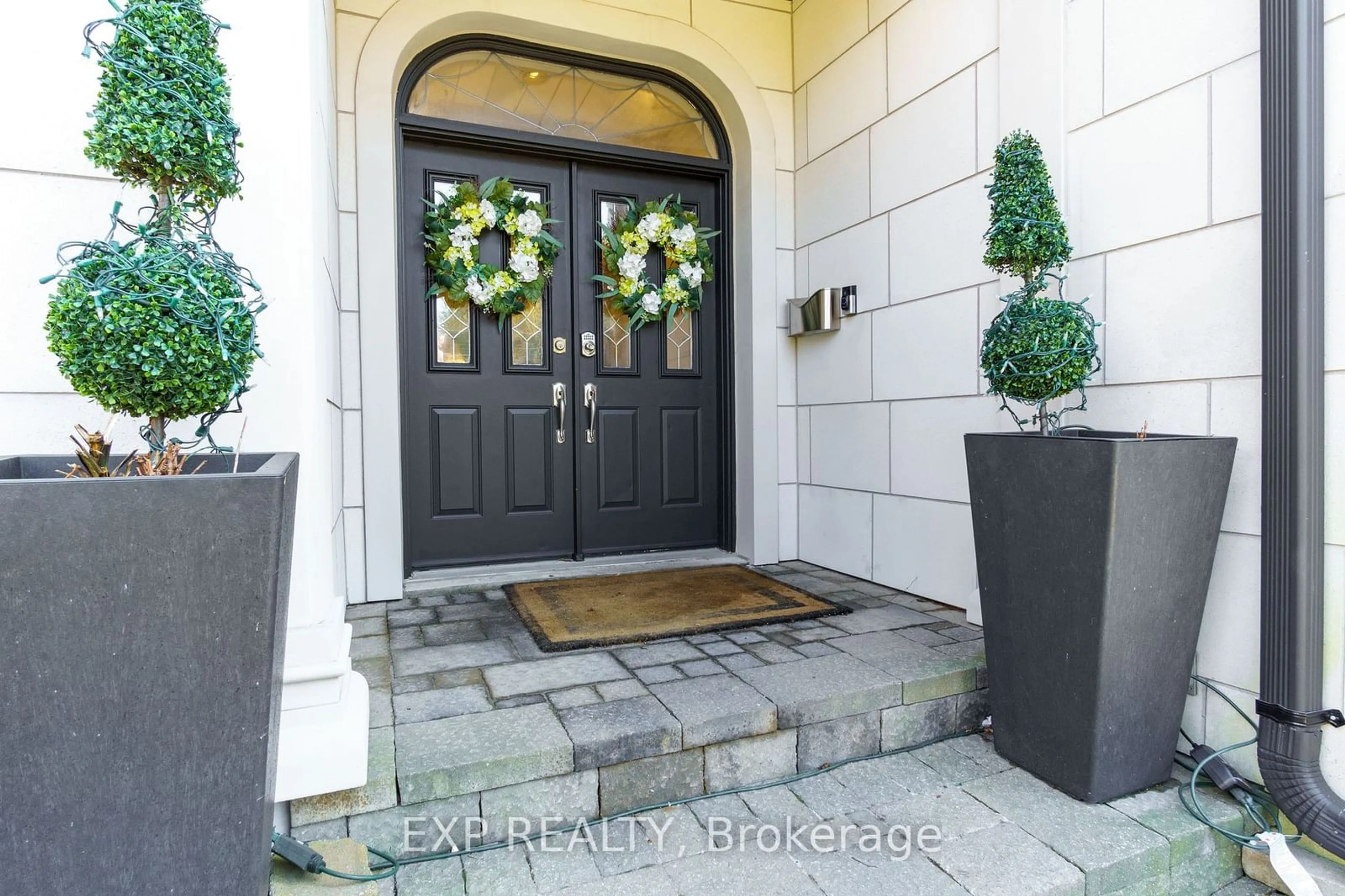 Indoor entryway for 140 Bathgate Dr, Toronto Ontario M1C 1T5