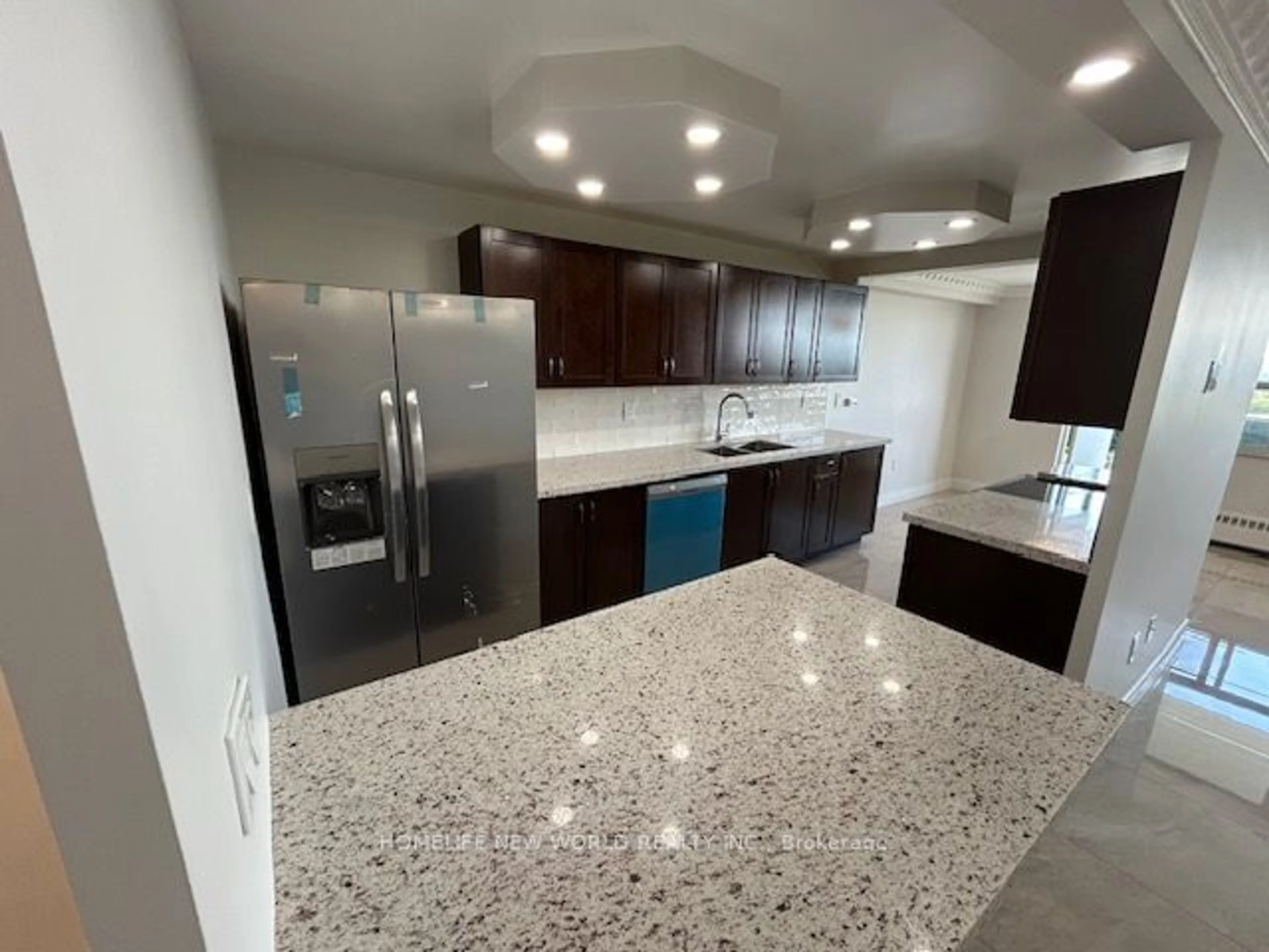 Standard kitchen for 270 Palmdale Dr #1608, Toronto Ontario M1T 3N8