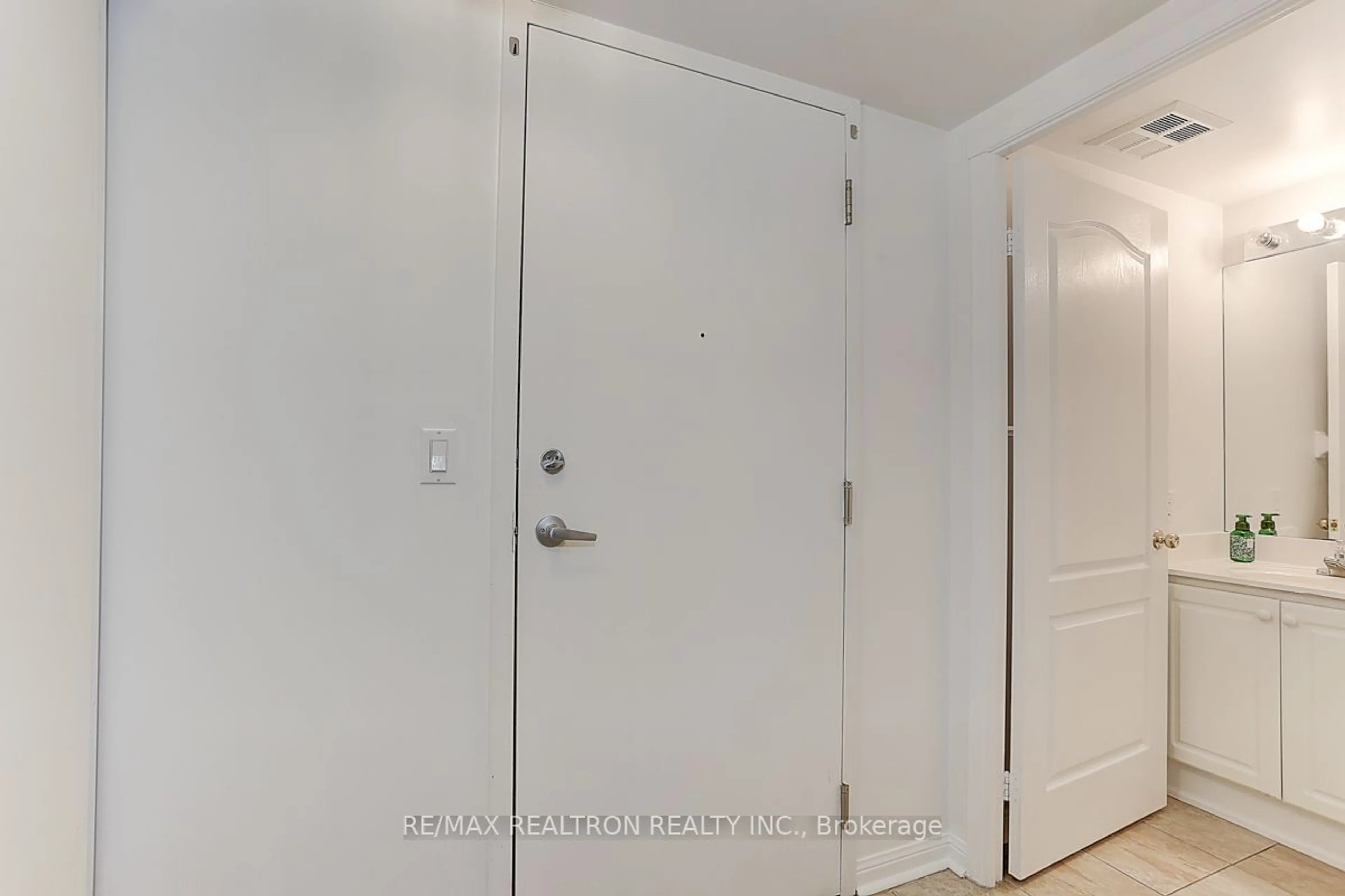 A pic of a room for 1881 Mcnicoll Ave #660, Toronto Ontario M1V 5M2