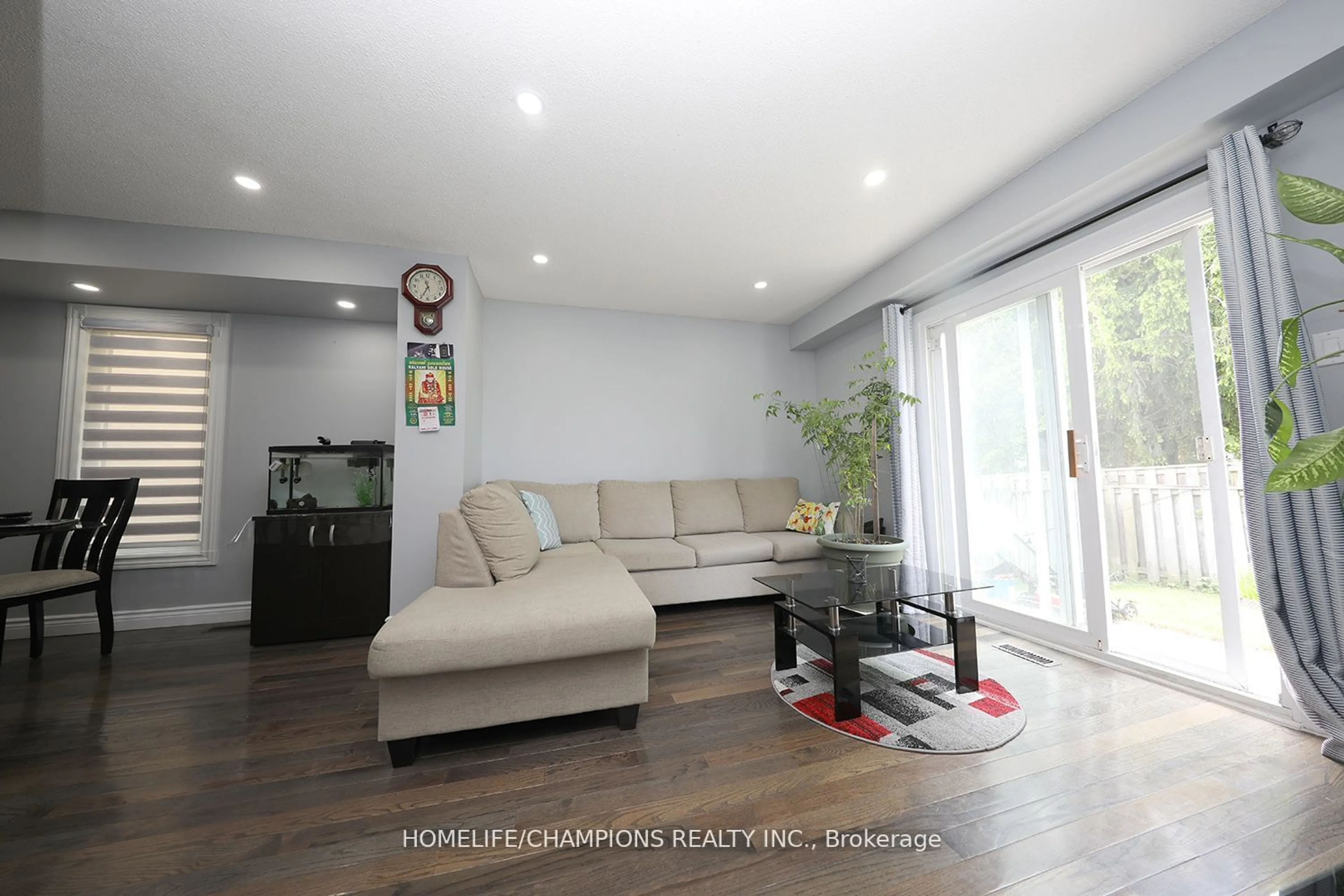 Living room for 20 Horseshoe Cres, Toronto Ontario M1B 4S5