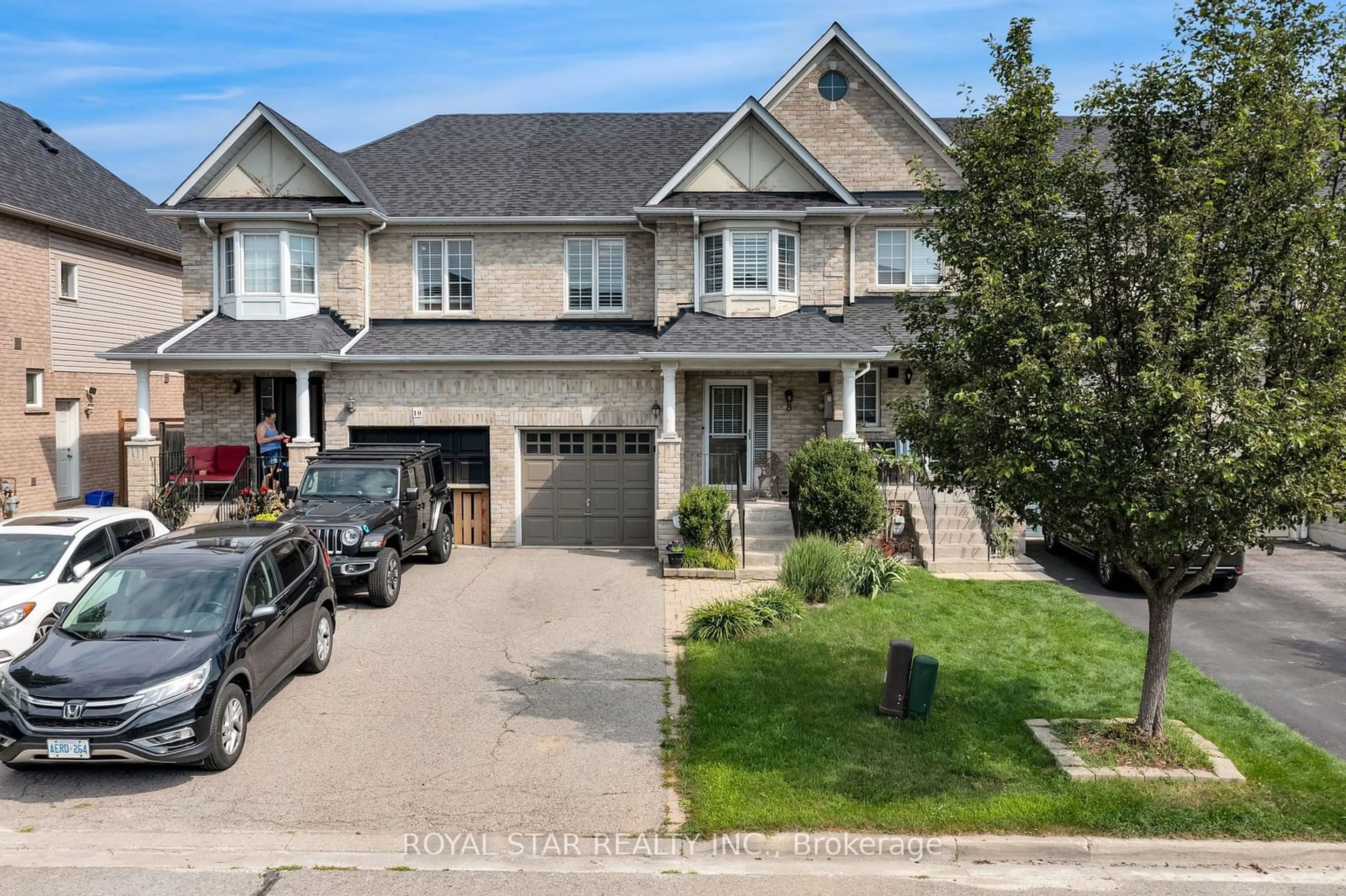 A pic from exterior of the house or condo for 8 Odessa Cres, Whitby Ontario L1R 3N9