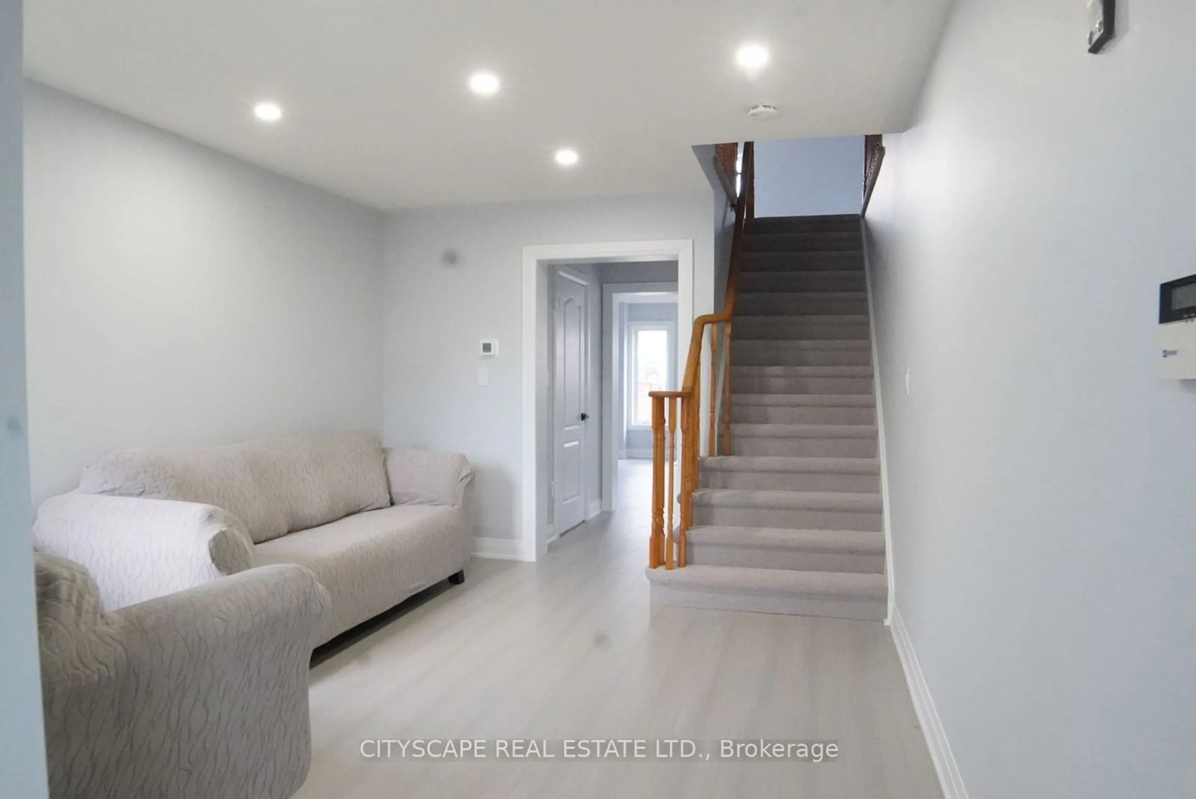 Indoor foyer for 20 Fenton St, Ajax Ontario L1Z 1Y5