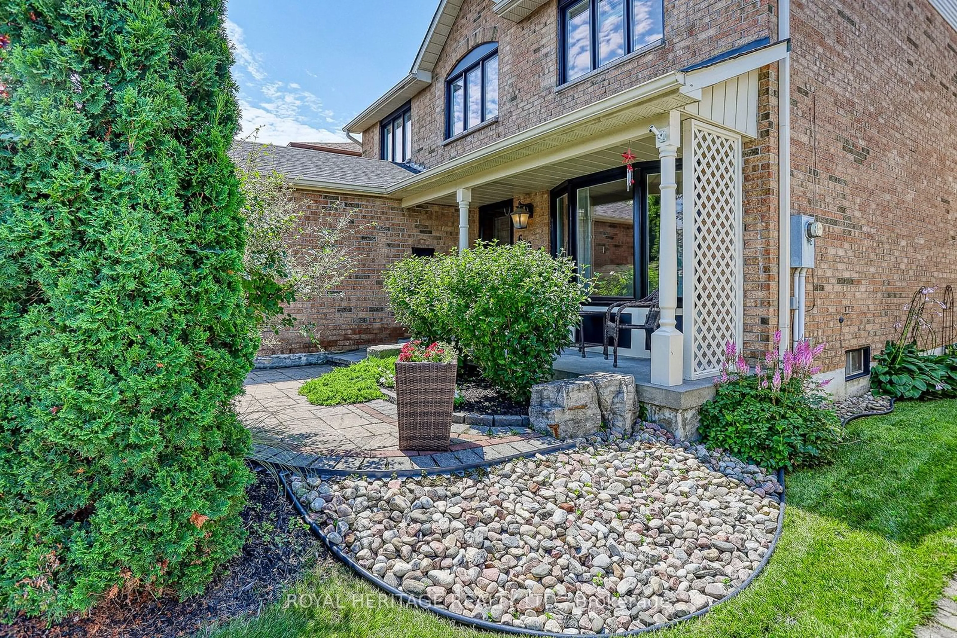Home with brick exterior material for 608 Amberwood Cres, Pickering Ontario L1V 3T9