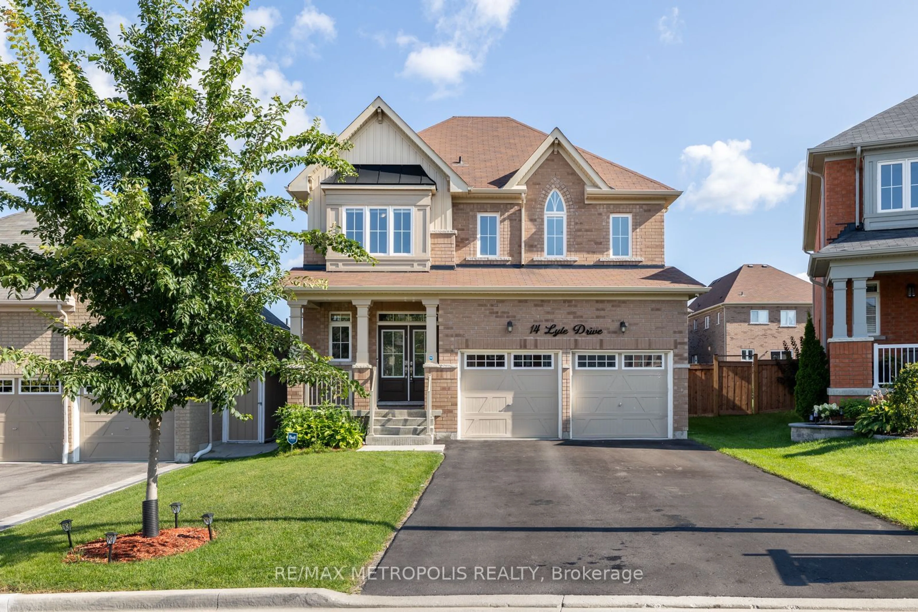 Frontside or backside of a home for 14 Lyle Dr, Clarington Ontario L1C 0V8