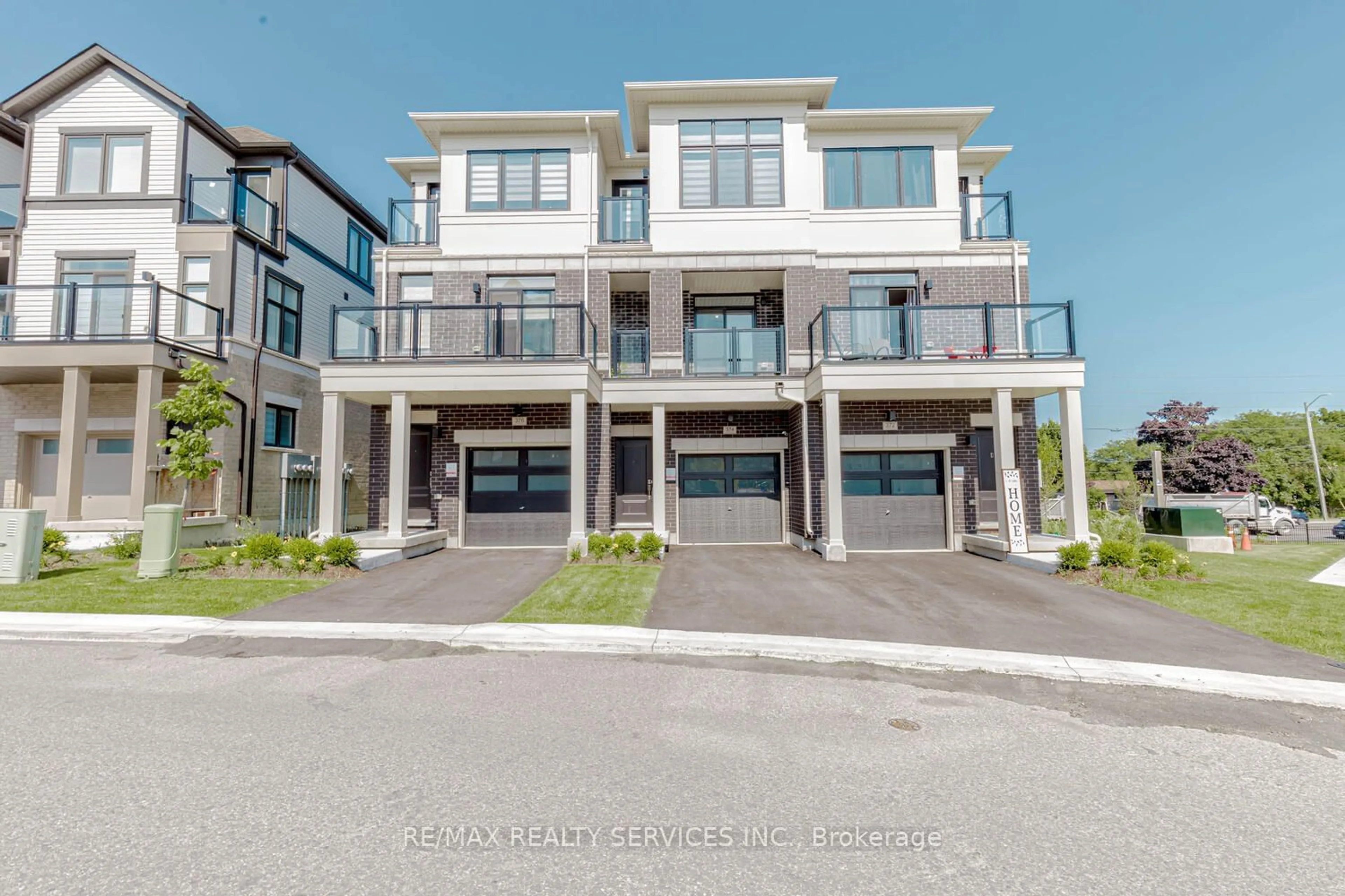 A pic from exterior of the house or condo for 374 Okanagan Path, Oshawa Ontario L1H 0A7