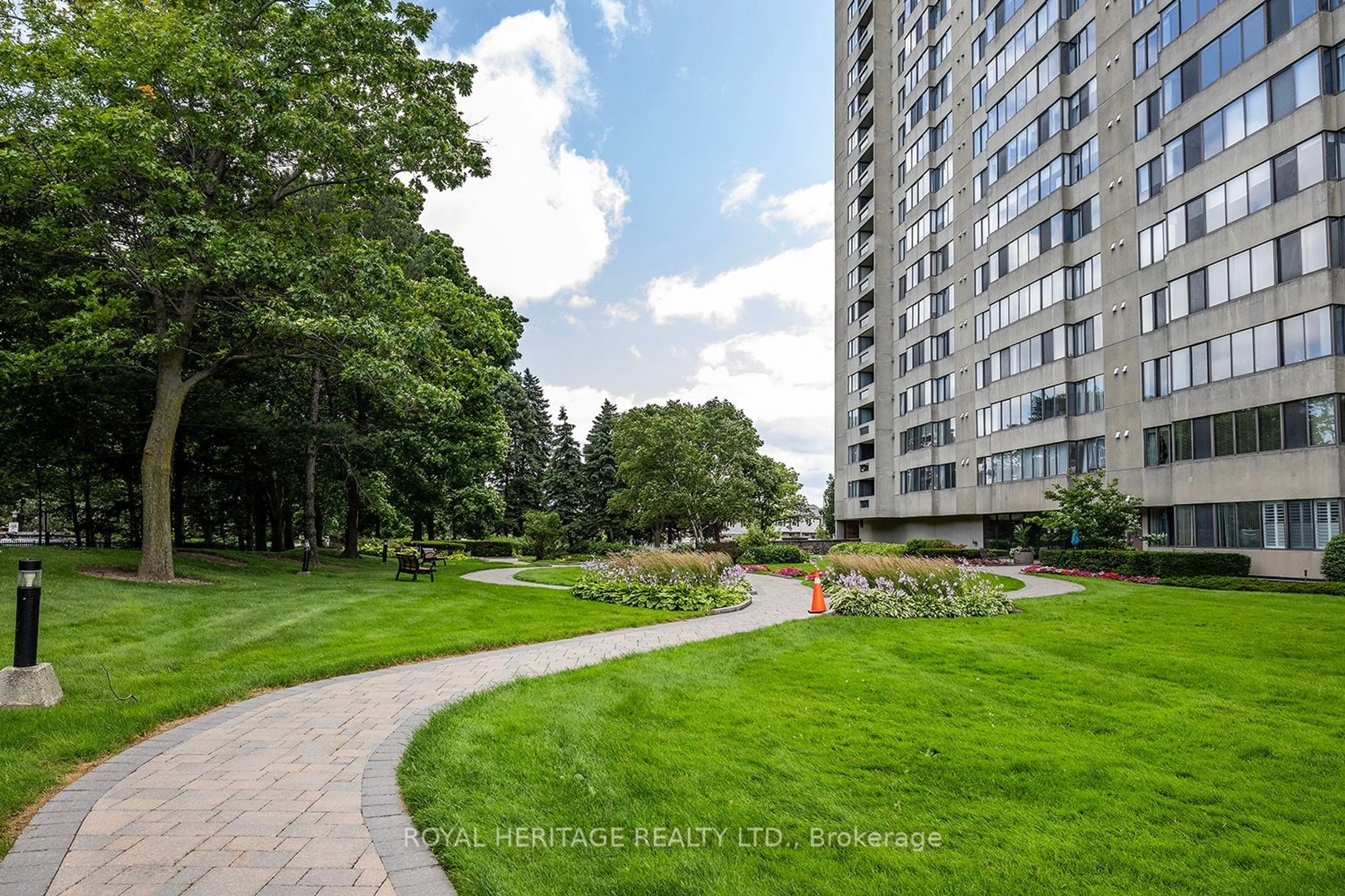 A pic from exterior of the house or condo for 2350 Bridletowne Circ #1105, Toronto Ontario M1W 3E6