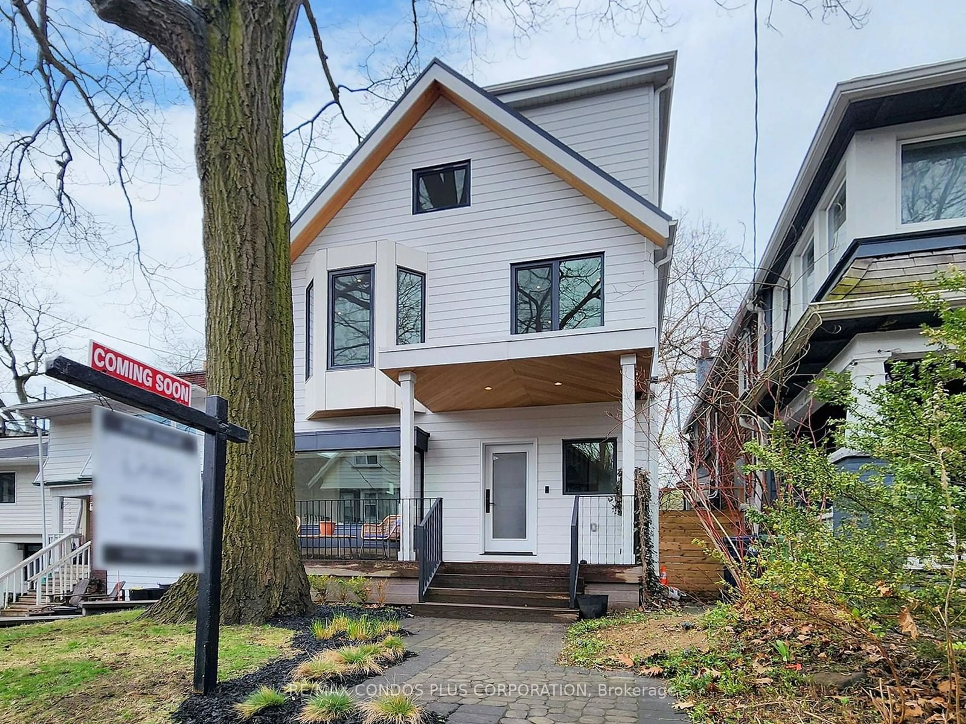 Frontside or backside of a home for 52 Fernwood Park Ave, Toronto Ontario M4E 3G1