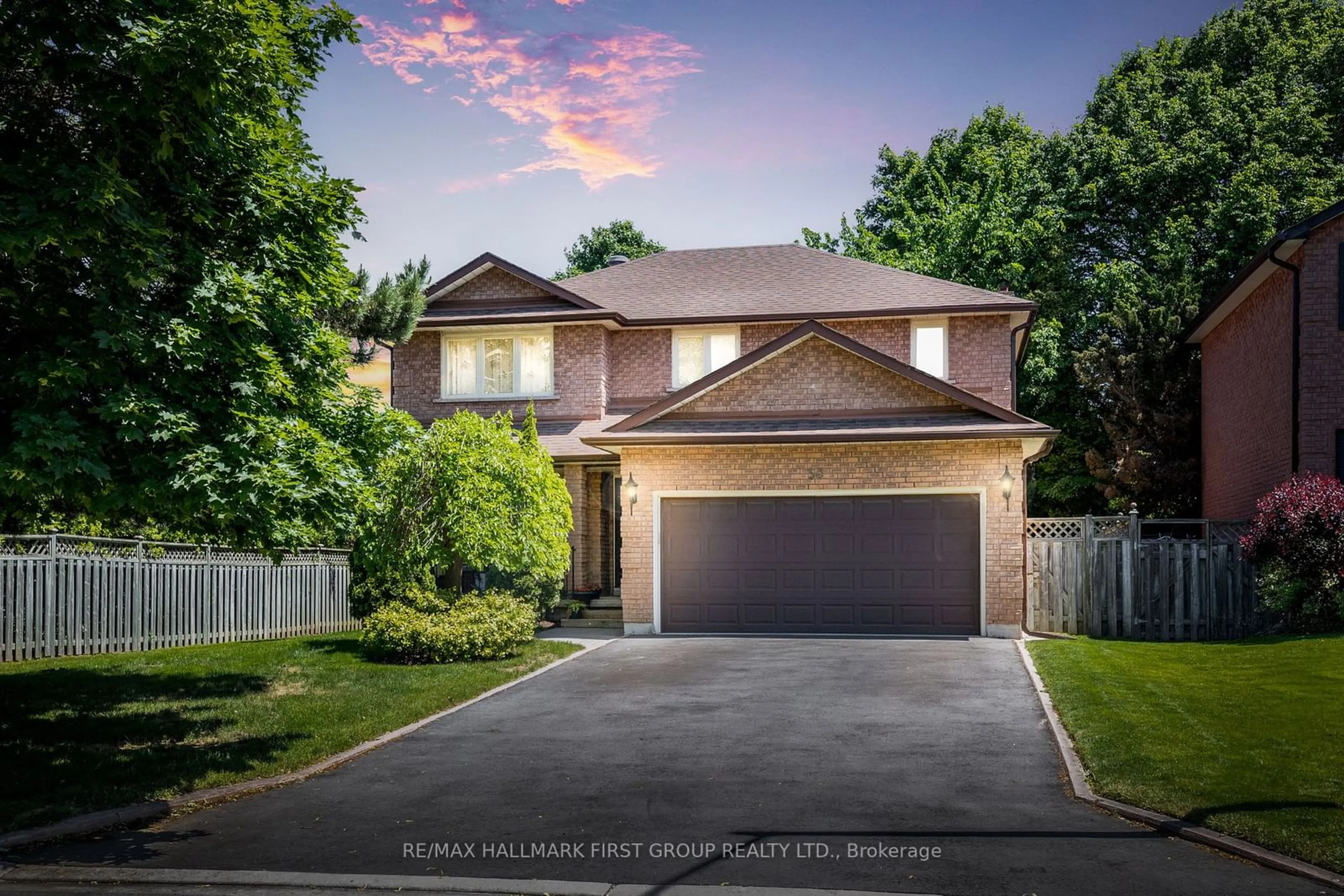 Frontside or backside of a home for 58 Pinedale Cres, Clarington Ontario L1E 1C5