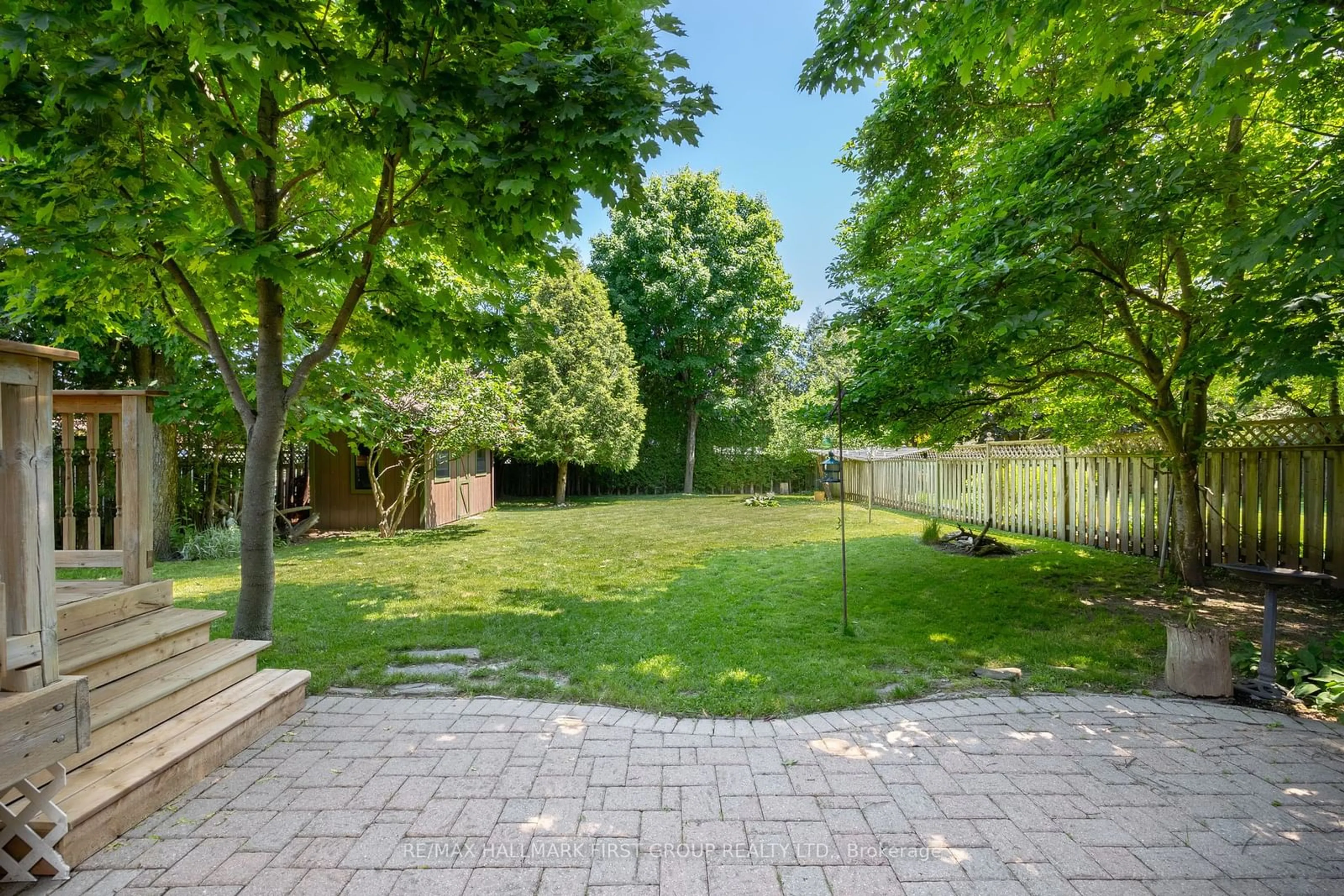 Fenced yard for 58 Pinedale Cres, Clarington Ontario L1E 1C5