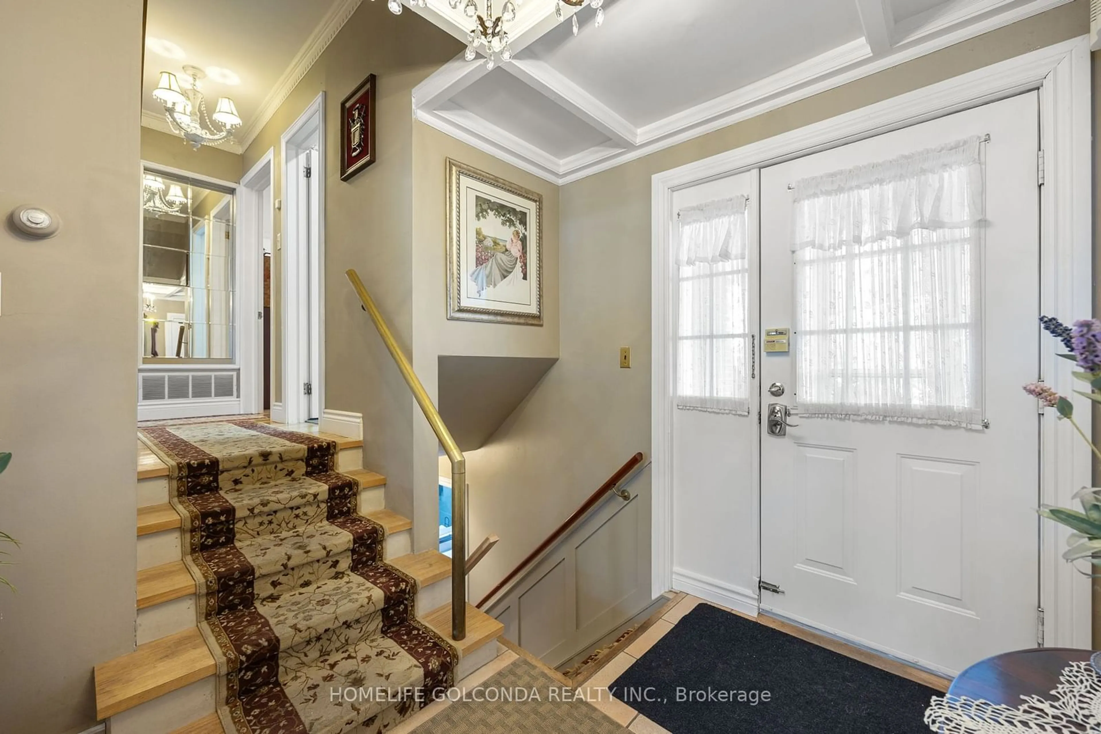 Indoor foyer for 66 Highcourt Cres, Toronto Ontario M1H 2L8