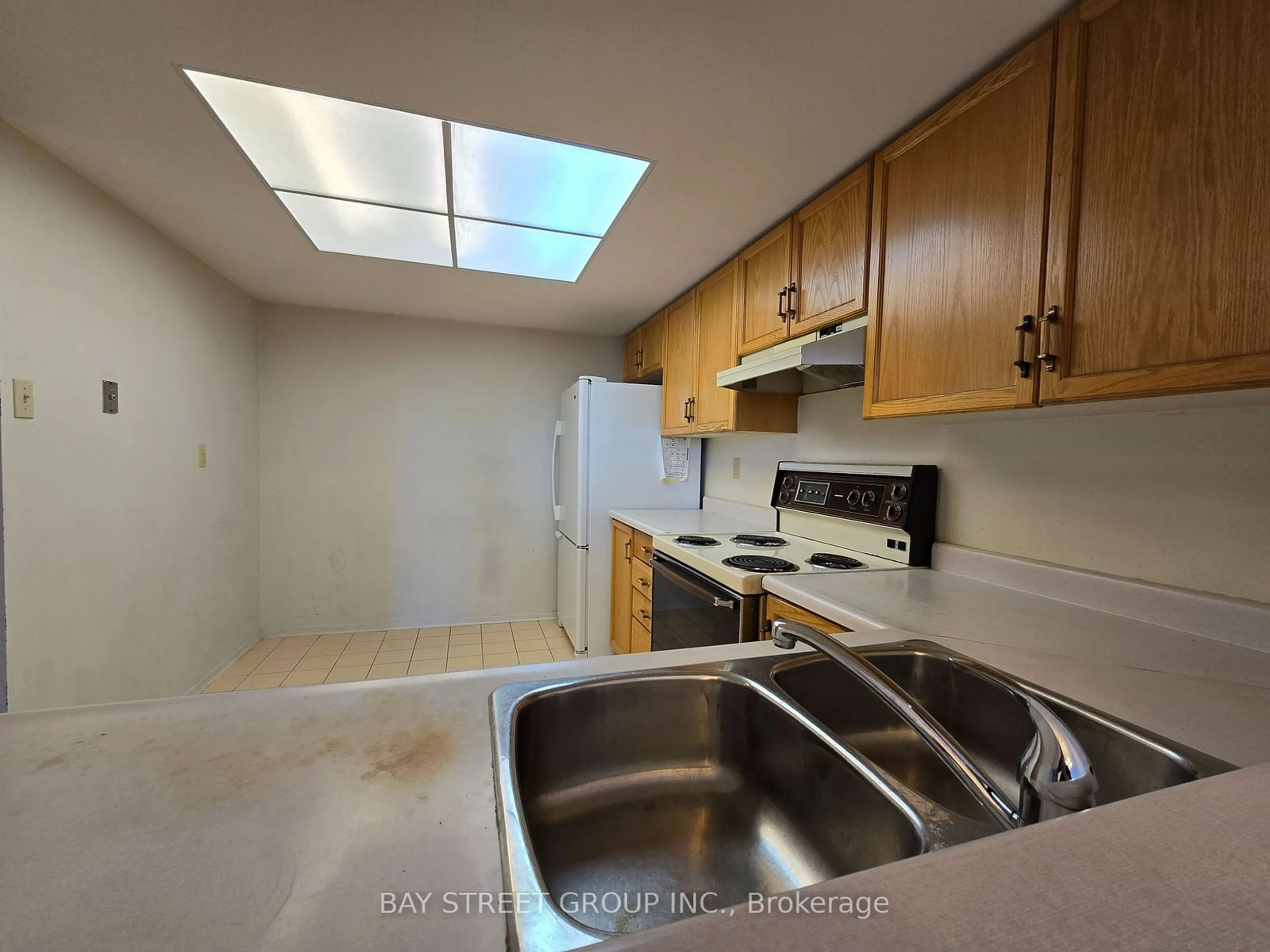 Standard kitchen, not visible floor for 300 Alton Towers Circ #1609, Toronto Ontario M1V 4X9