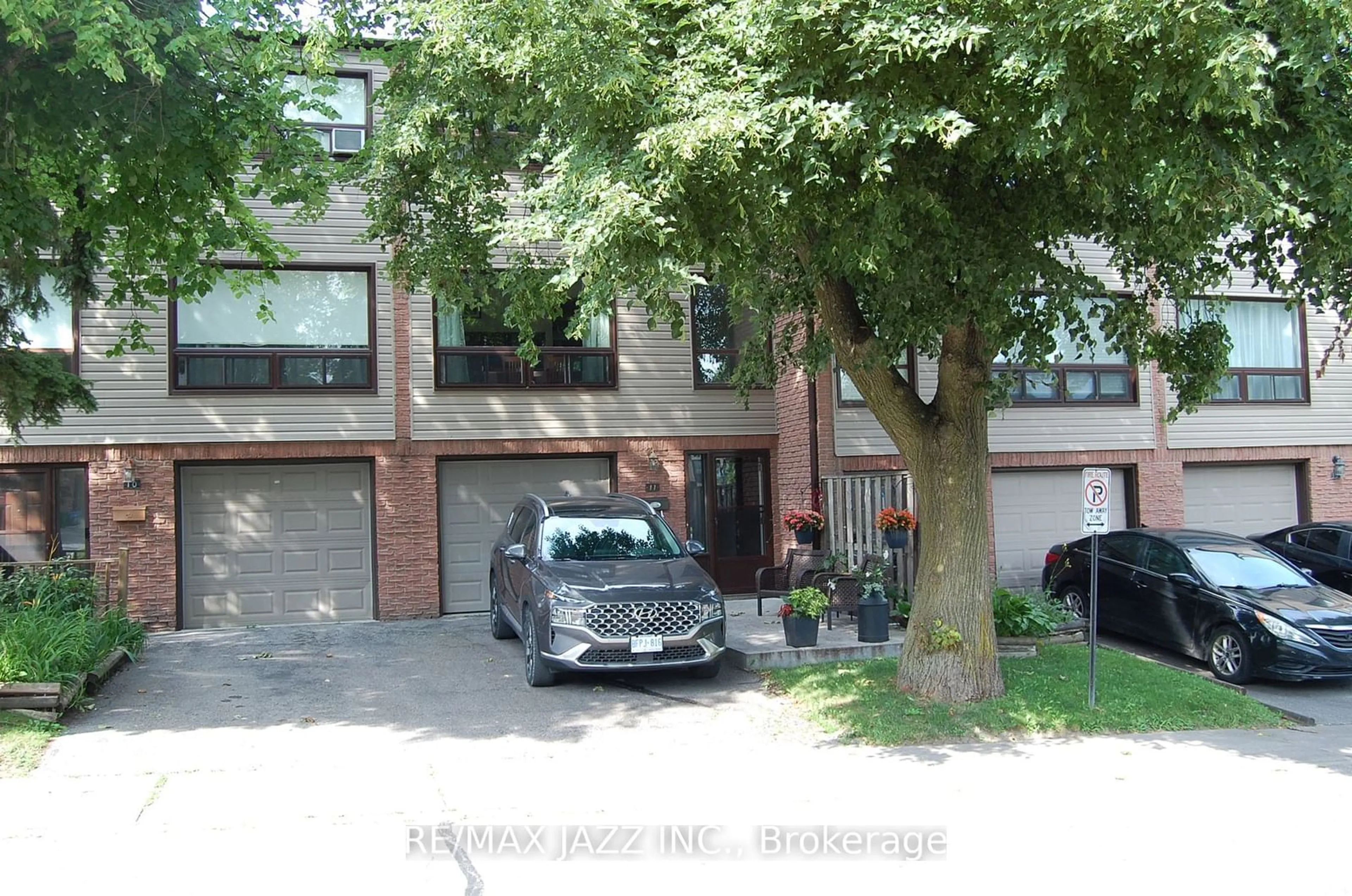 A pic from exterior of the house or condo for 11 The Bridle Path #11, Clarington Ontario L1C 3W1