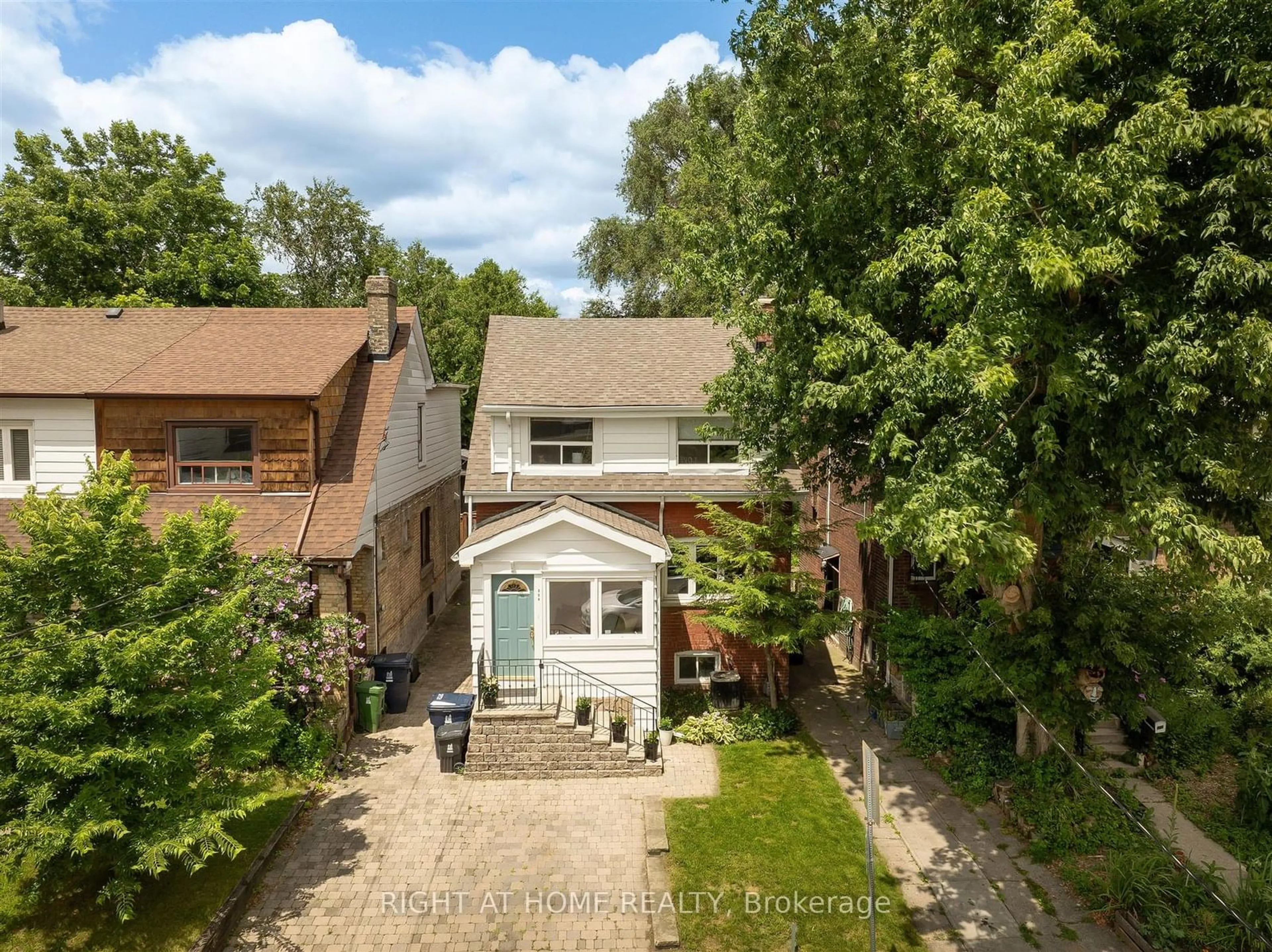 Frontside or backside of a home for 304 Milverton Blvd, Toronto Ontario M4J 1V7