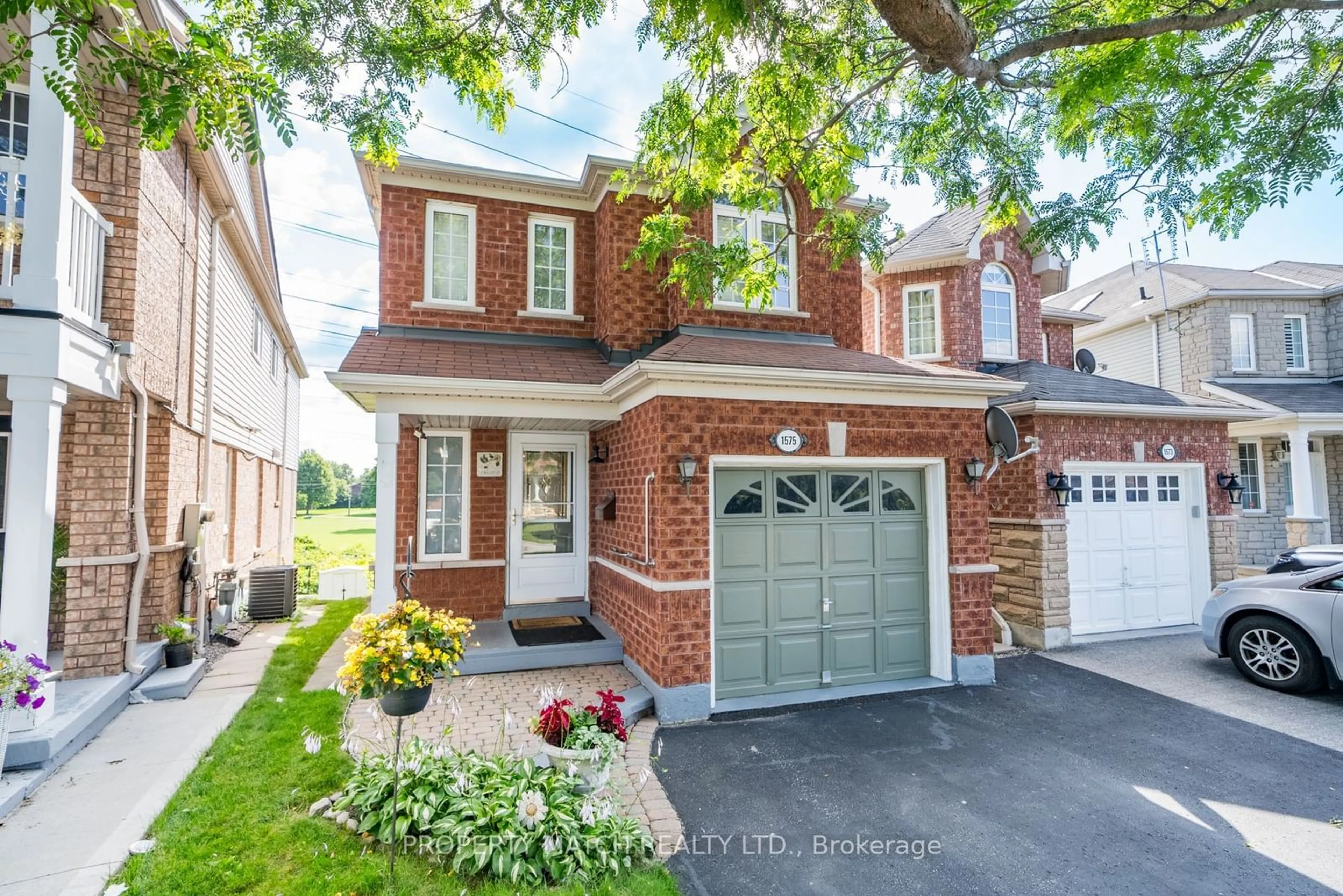 Home with brick exterior material for 1575 Avonmore Sq, Pickering Ontario L1V 7H5