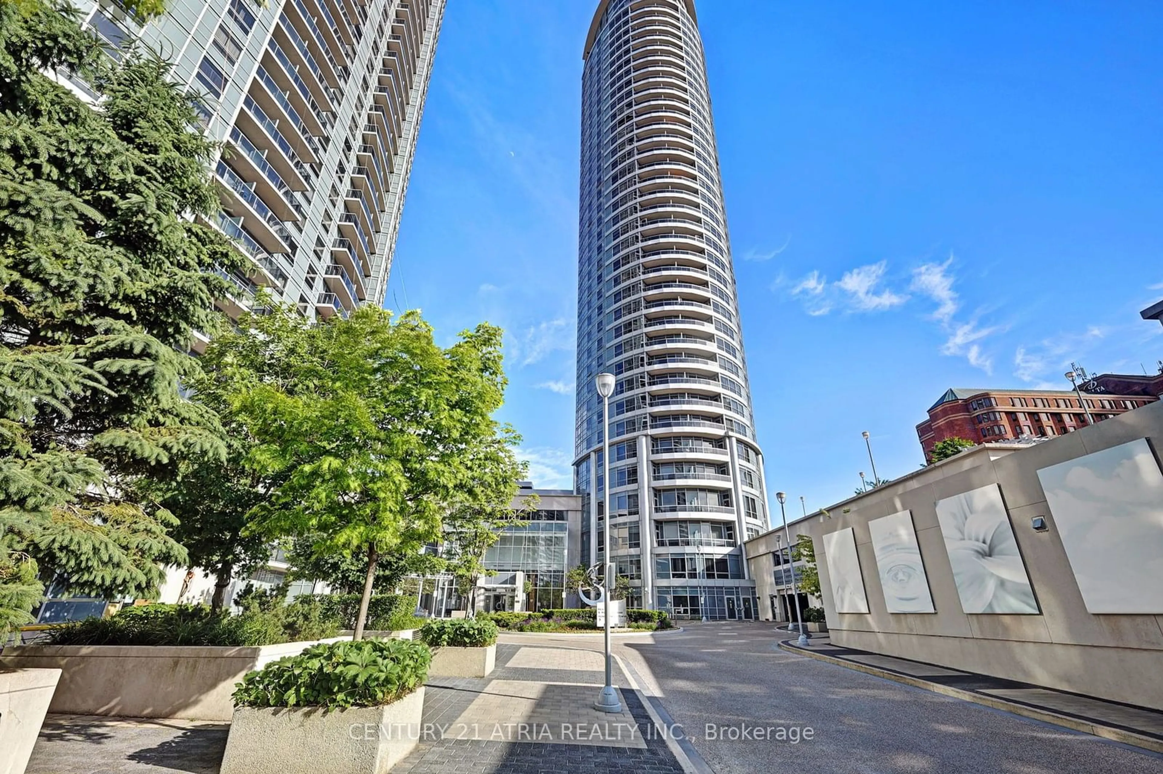 A pic from exterior of the house or condo for 125 Village Green Sq #602, Toronto Ontario M1S 0G5