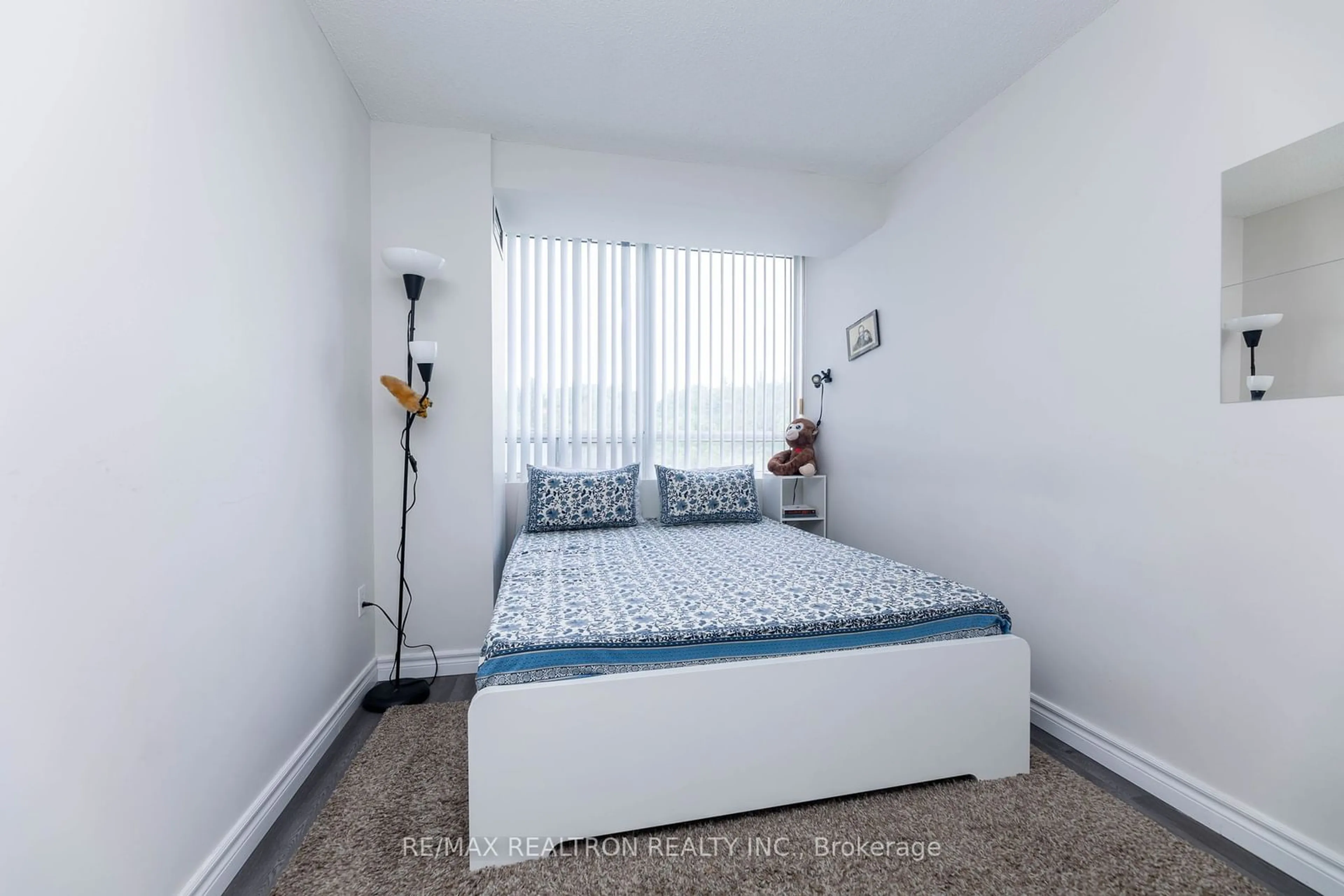 A pic of a room for 3050 Ellesmere Rd #811, Toronto Ontario M1E 5E6