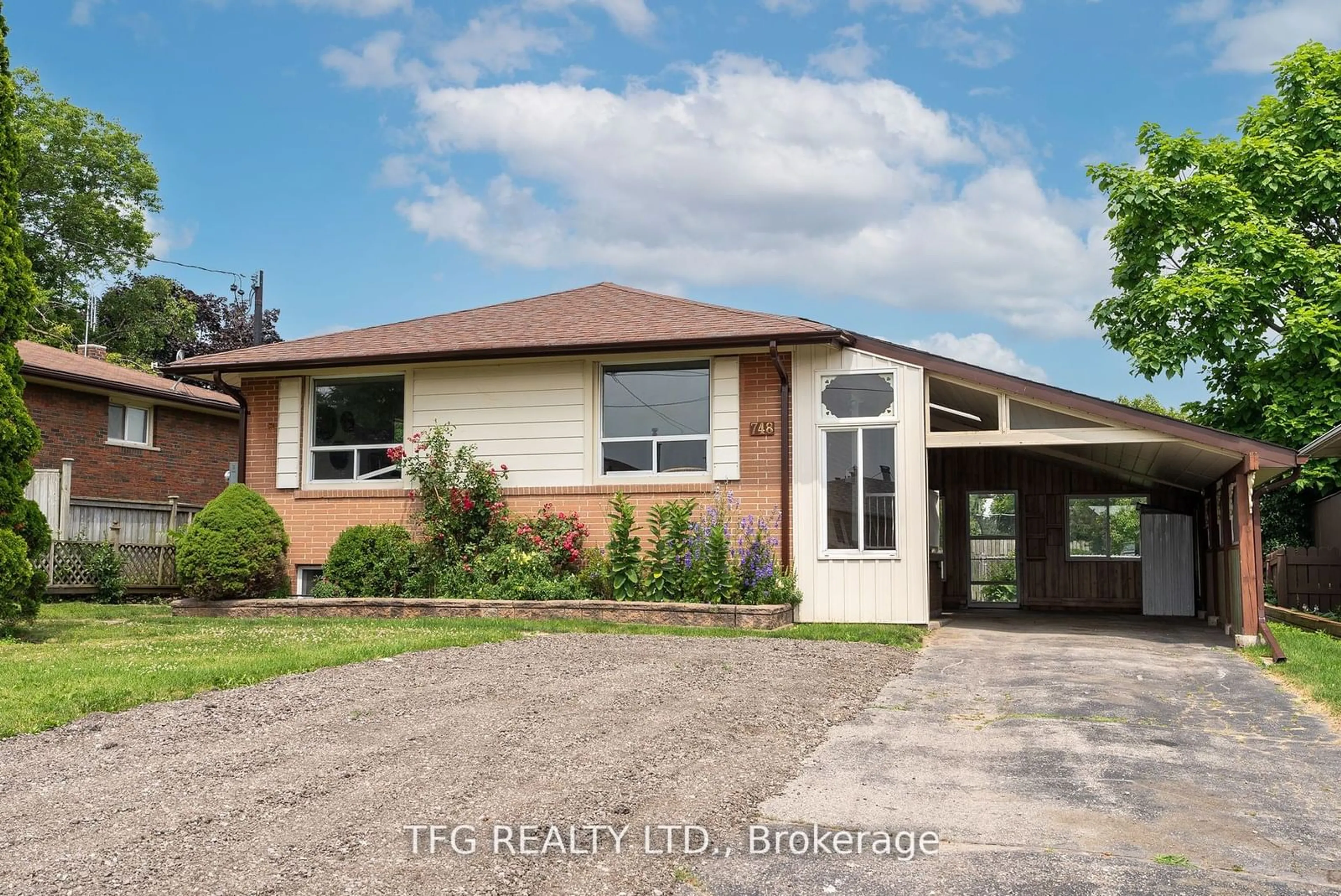 Frontside or backside of a home for 748 Chesterton Ave, Oshawa Ontario L1H 3J3