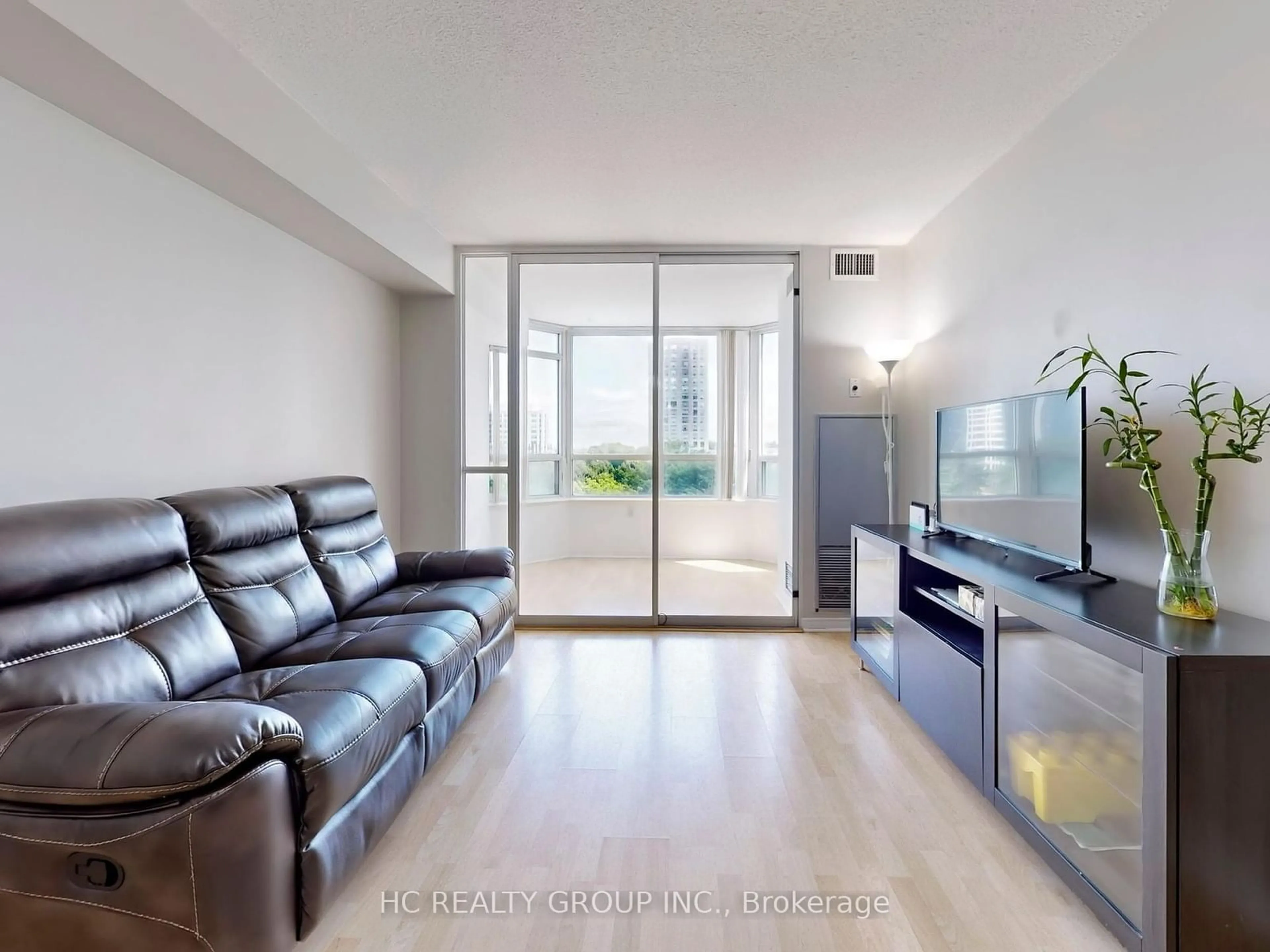 Living room for 5001 Finch Ave #710, Toronto Ontario M1S 5J9