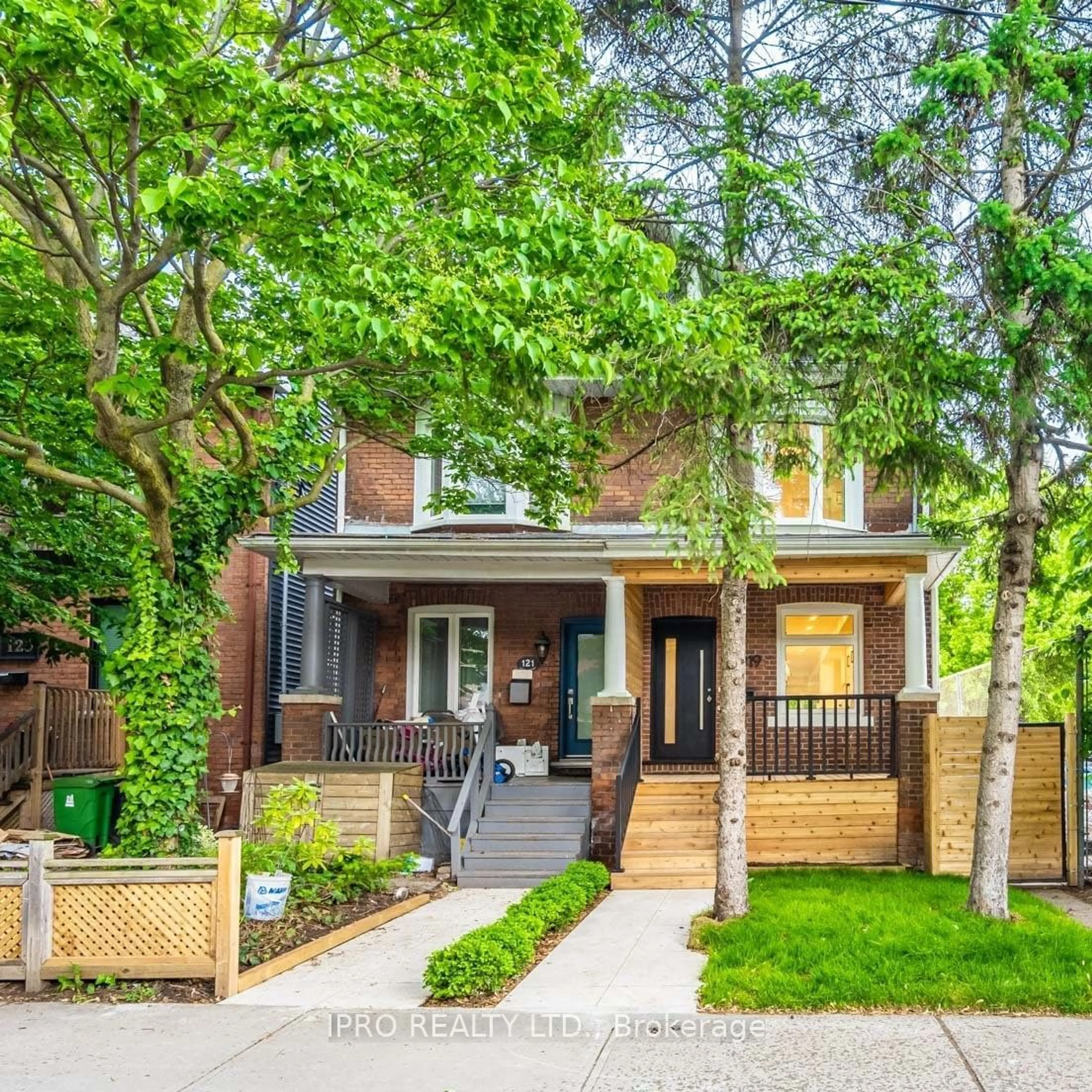 Frontside or backside of a home for 119 Curzon St, Toronto Ontario M4M 3B3