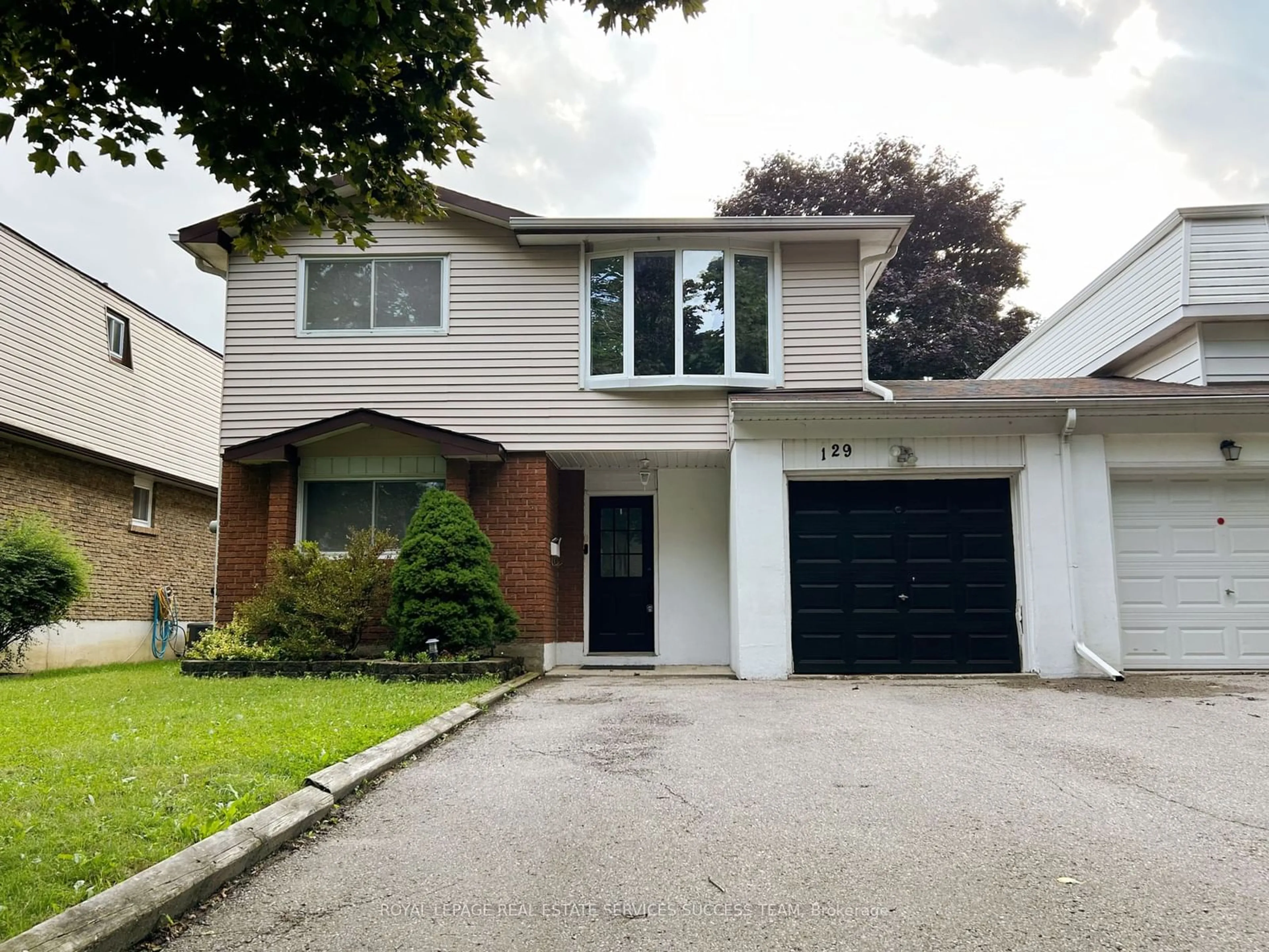 Frontside or backside of a home for 129 Lawrence Cres, Clarington Ontario L1C 3S6
