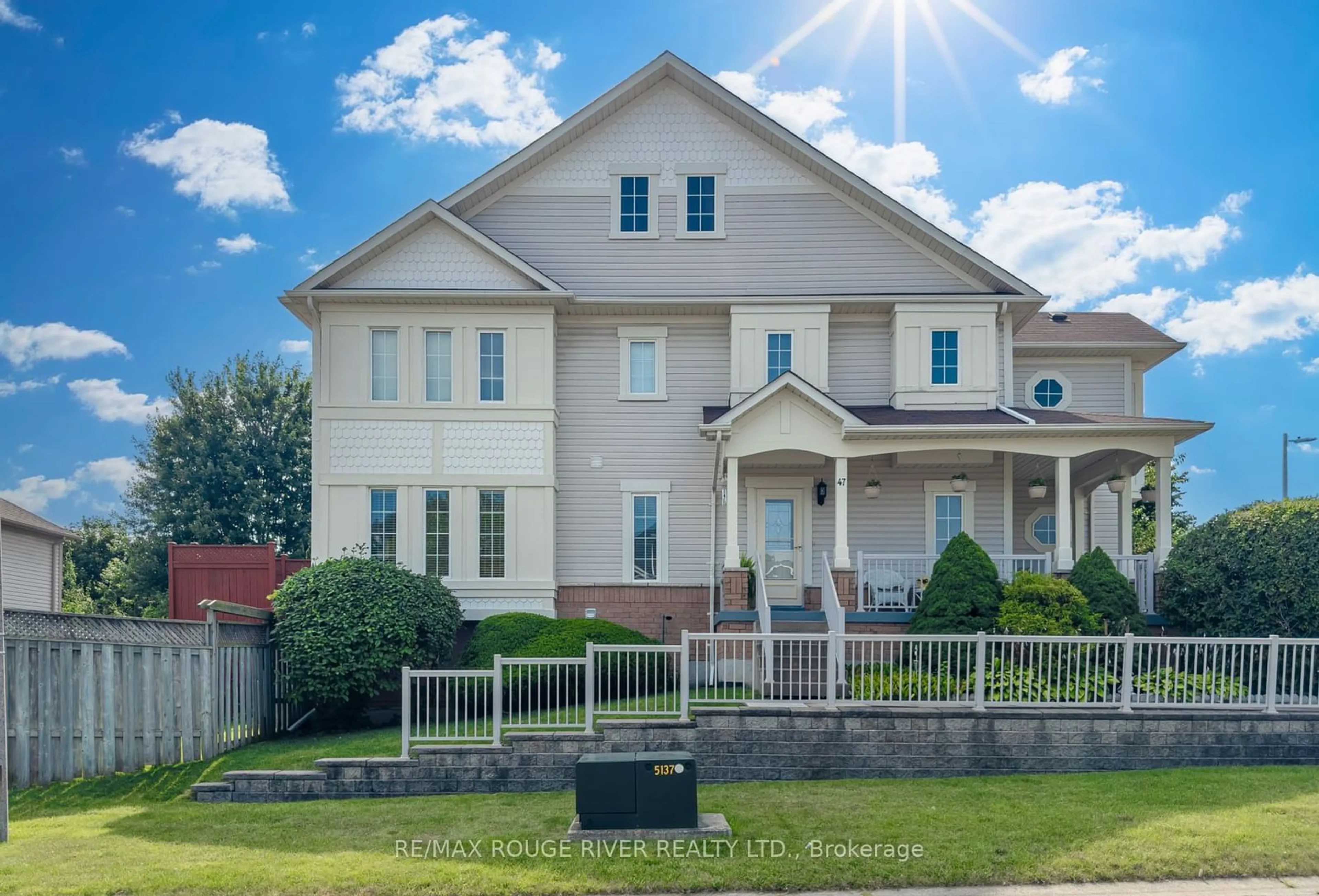 Frontside or backside of a home for 47 Candlebrook Dr, Whitby Ontario L1R 2V5