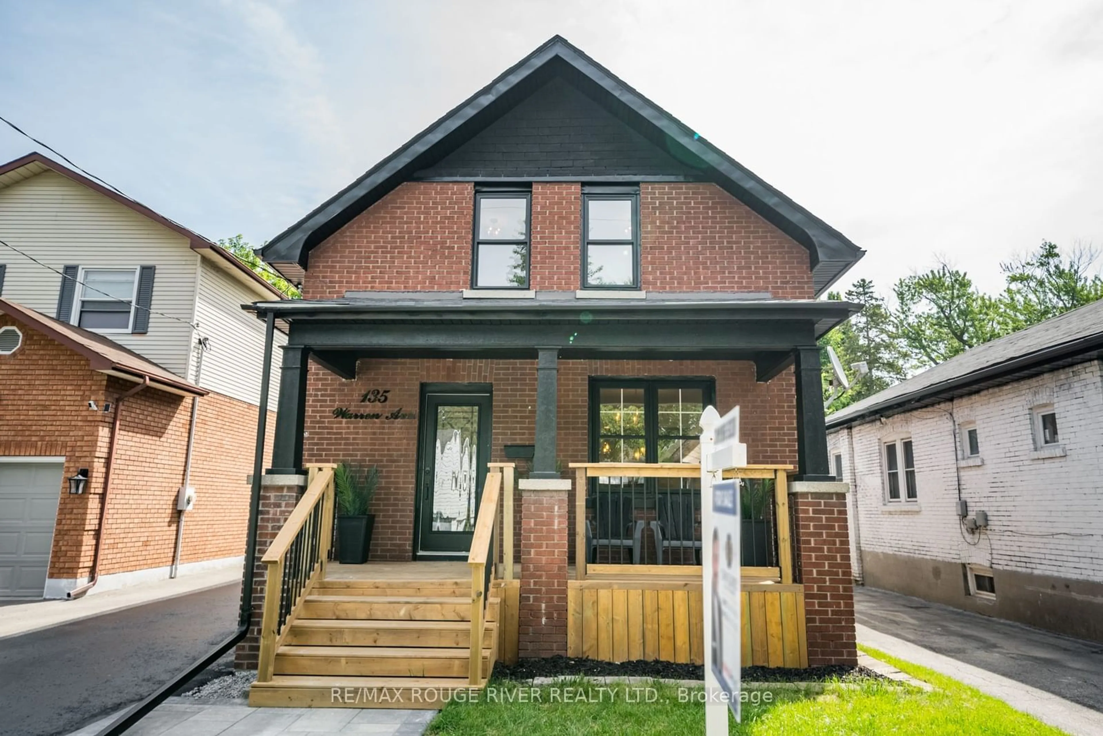 Home with brick exterior material for 135 Warren Ave, Oshawa Ontario L1J 4G5