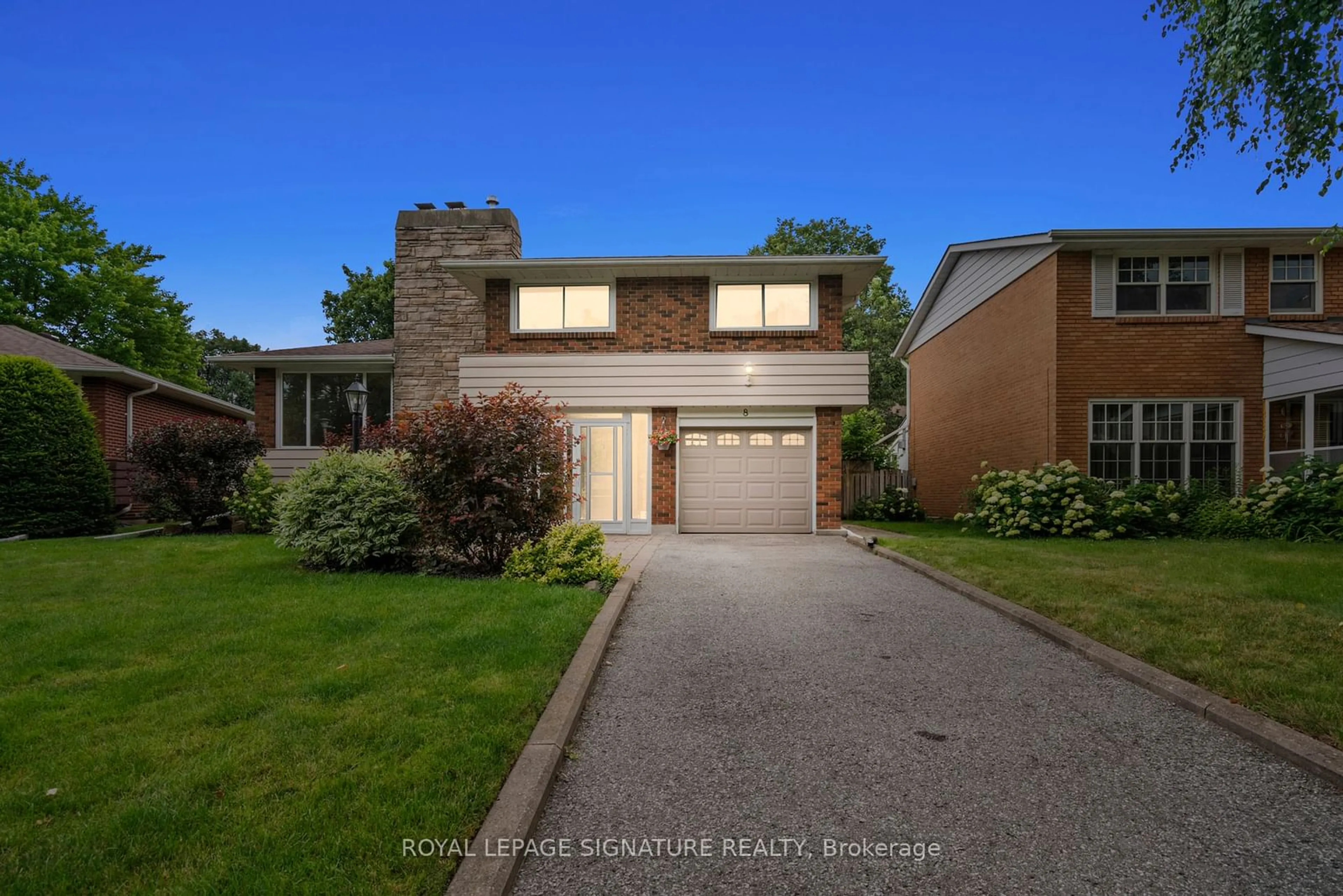 Frontside or backside of a home for 8 Castledene Cres, Toronto Ontario M1T 1S1