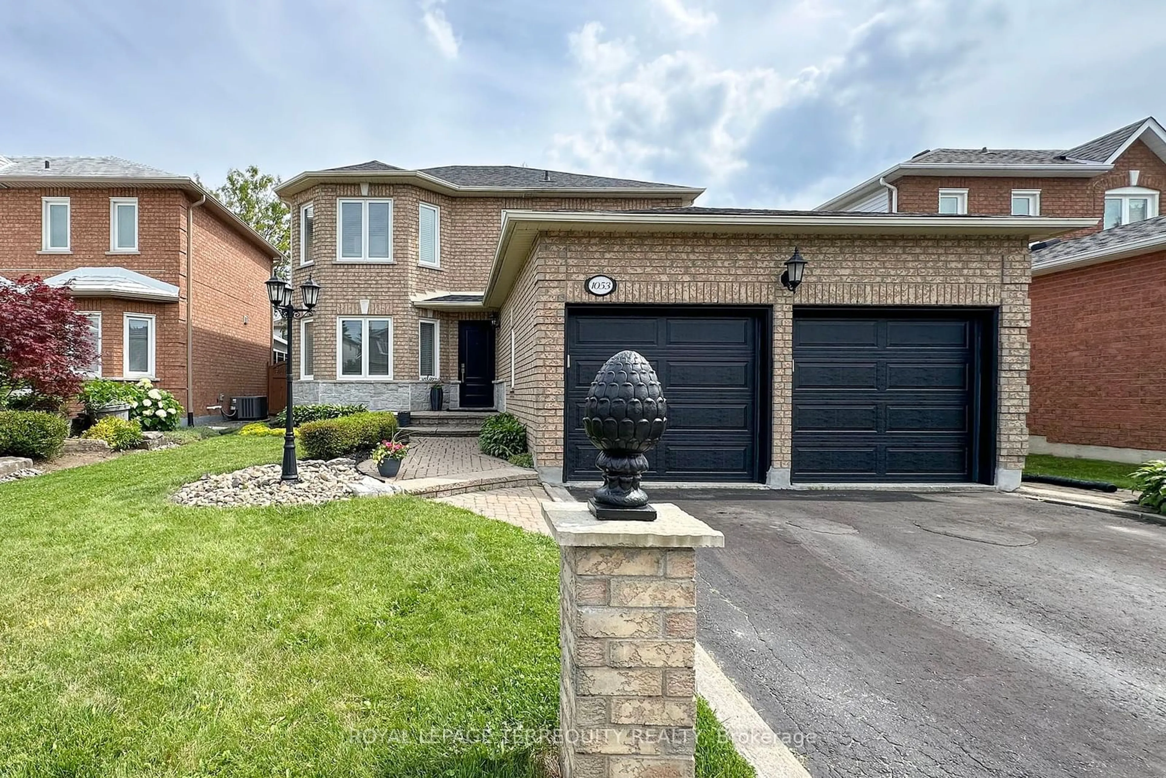 Home with brick exterior material for 1053 Beaver Valley Cres, Oshawa Ontario L1J 8N2