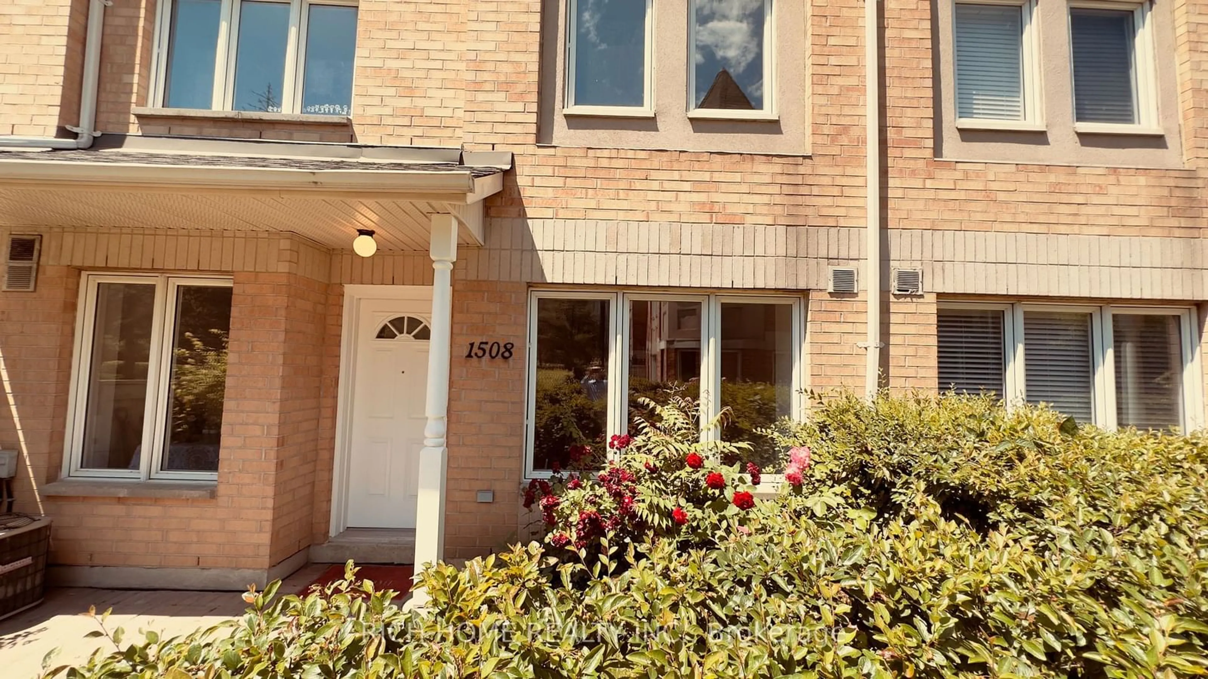 A pic from exterior of the house or condo for 19 Rosebank Dr #1508, Toronto Ontario M1B 5Z2