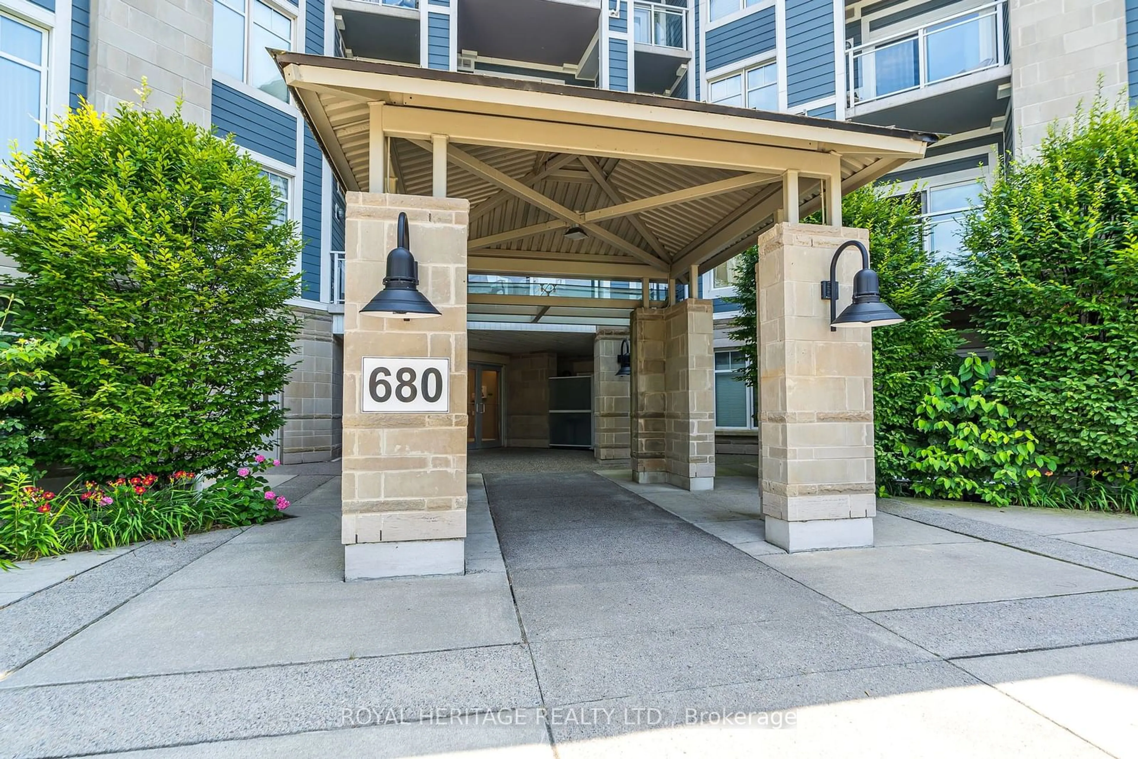 Indoor foyer for 680 Gordon St #309, Whitby Ontario L1N 0L2