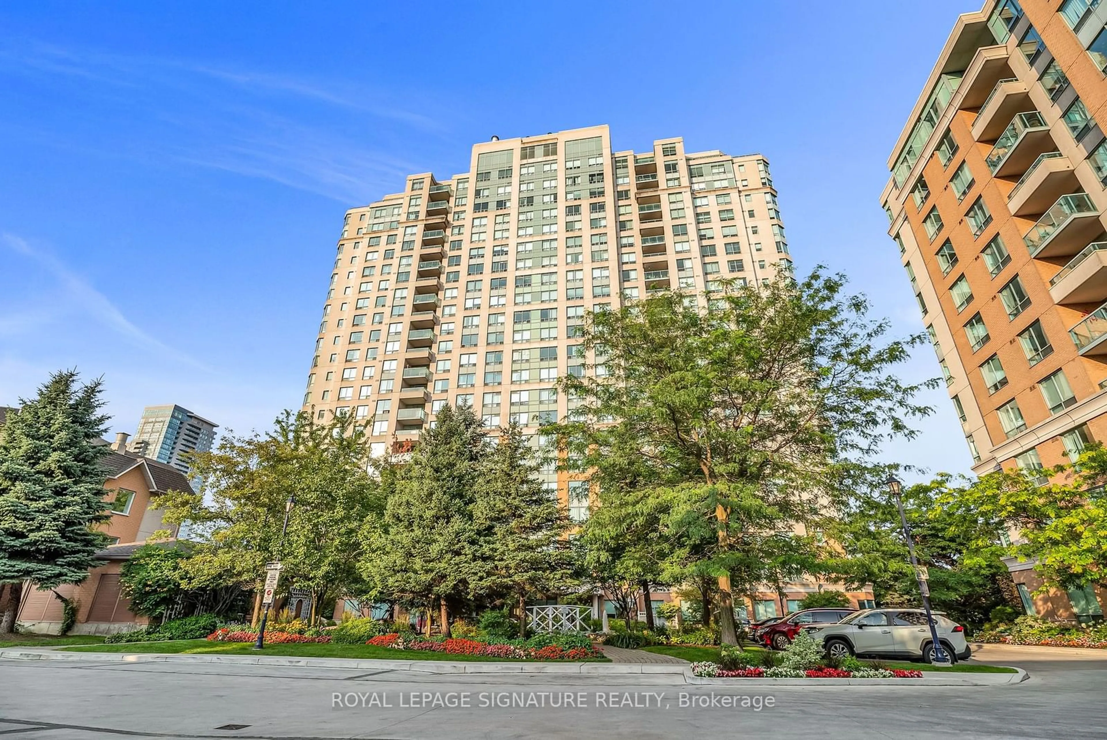 A pic from exterior of the house or condo for 125 Omni Dr #1630, Toronto Ontario M1P 5A9