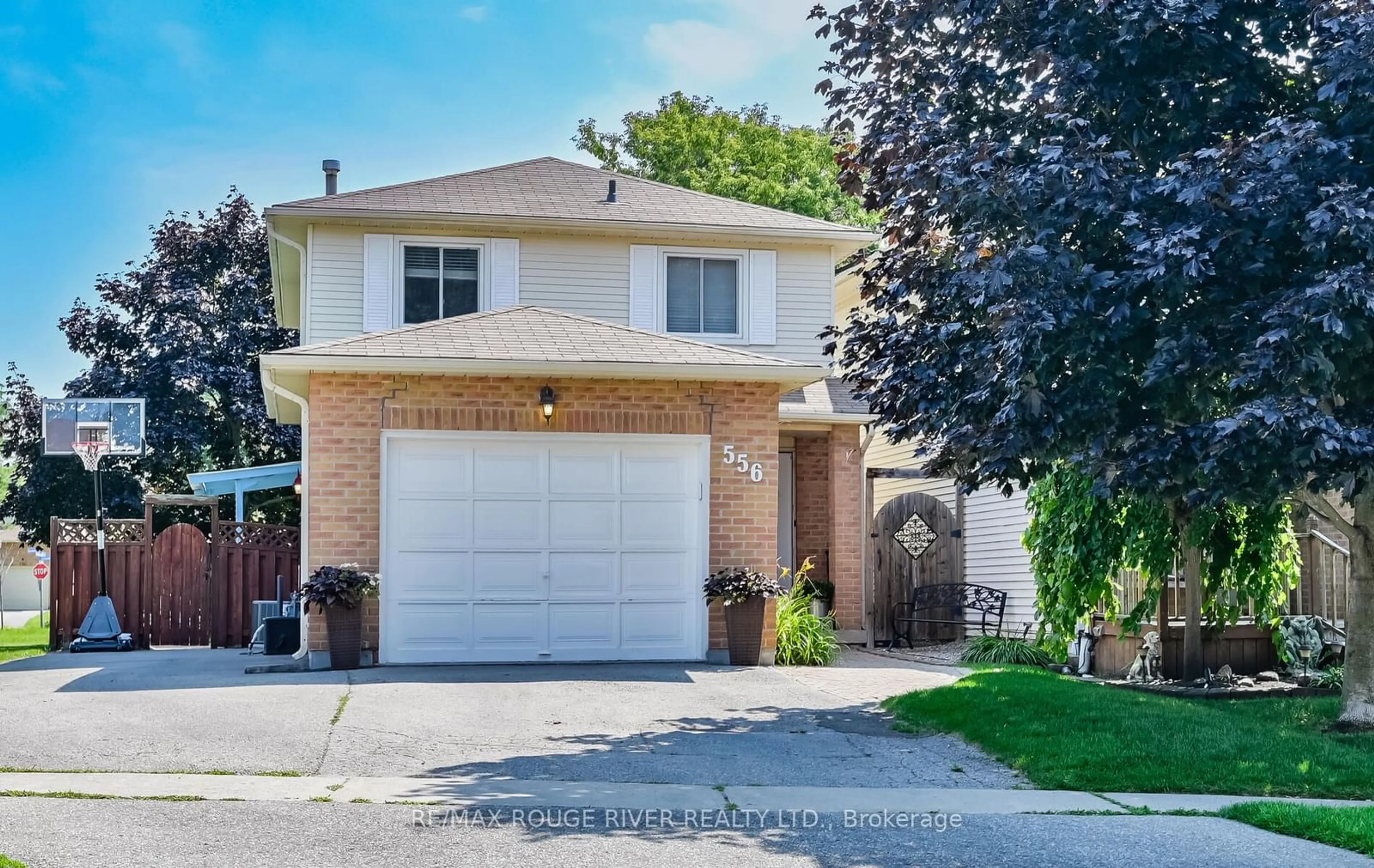 Frontside or backside of a home for 556 Cobblehill Dr, Oshawa Ontario L1K 1R4