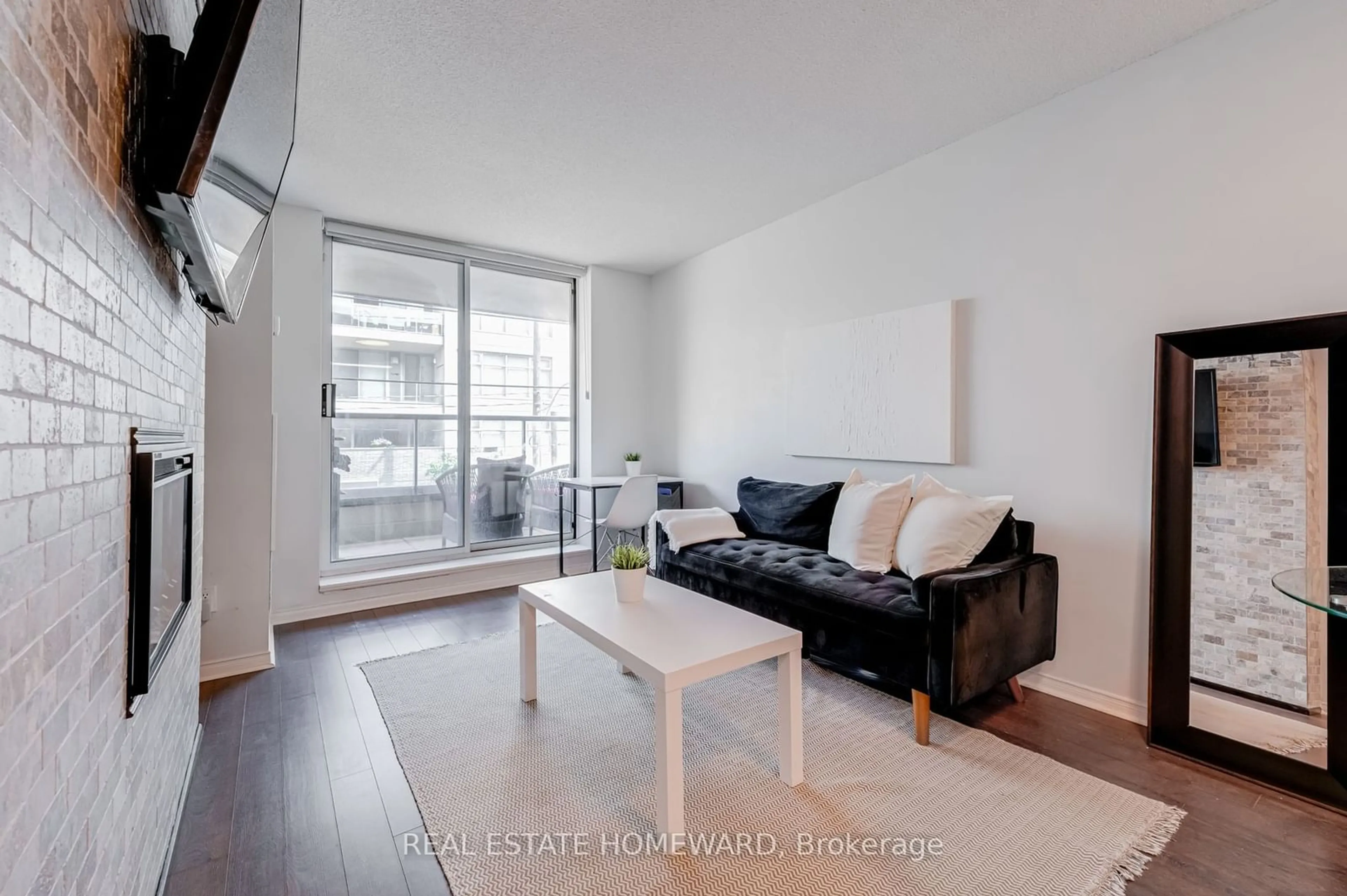 A pic of a room for 1863 QUEEN St #206, Toronto Ontario M4L 3Y6