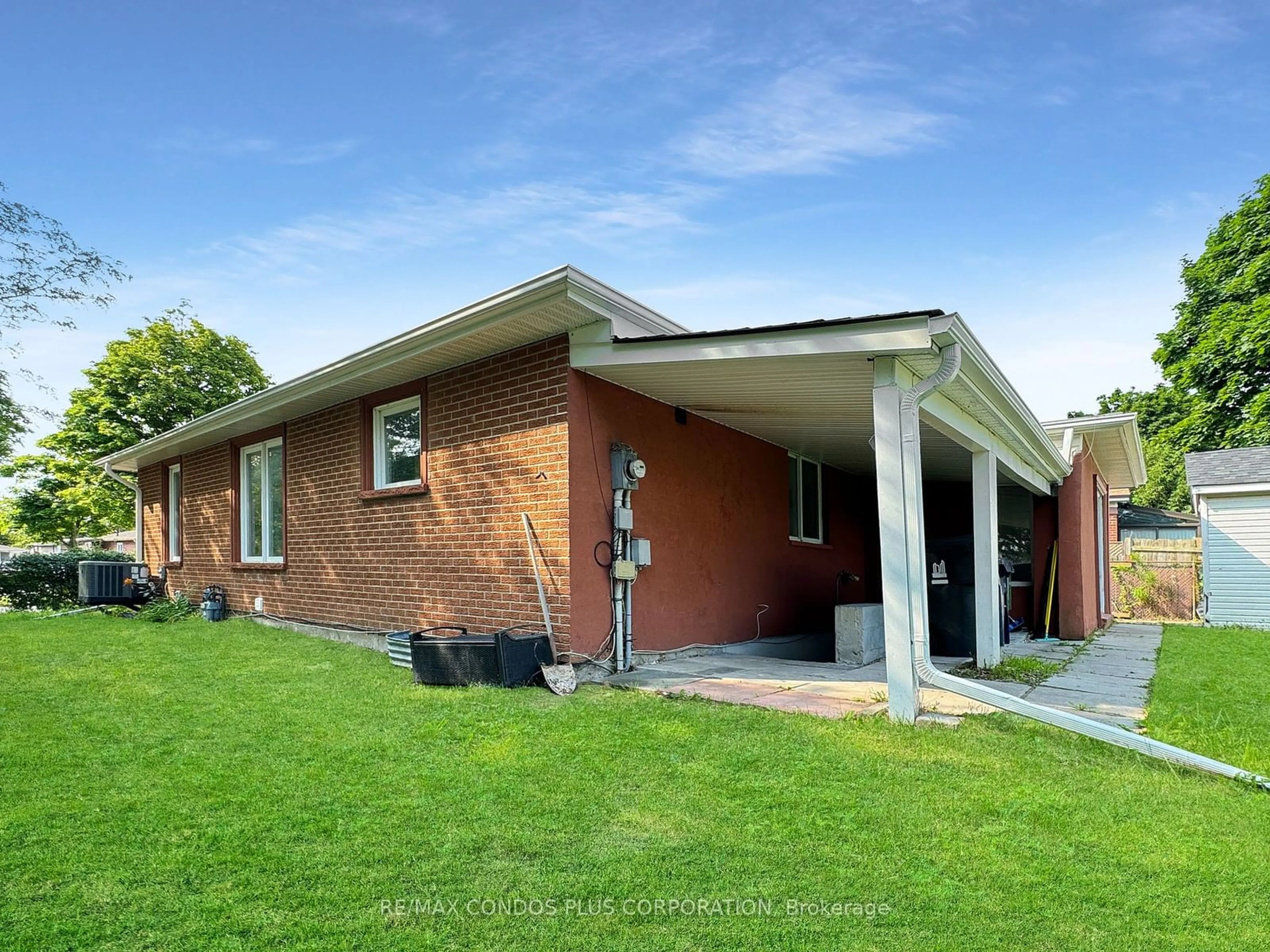 Home with brick exterior material for 82 Crow Tr, Toronto Ontario M1B 1X9
