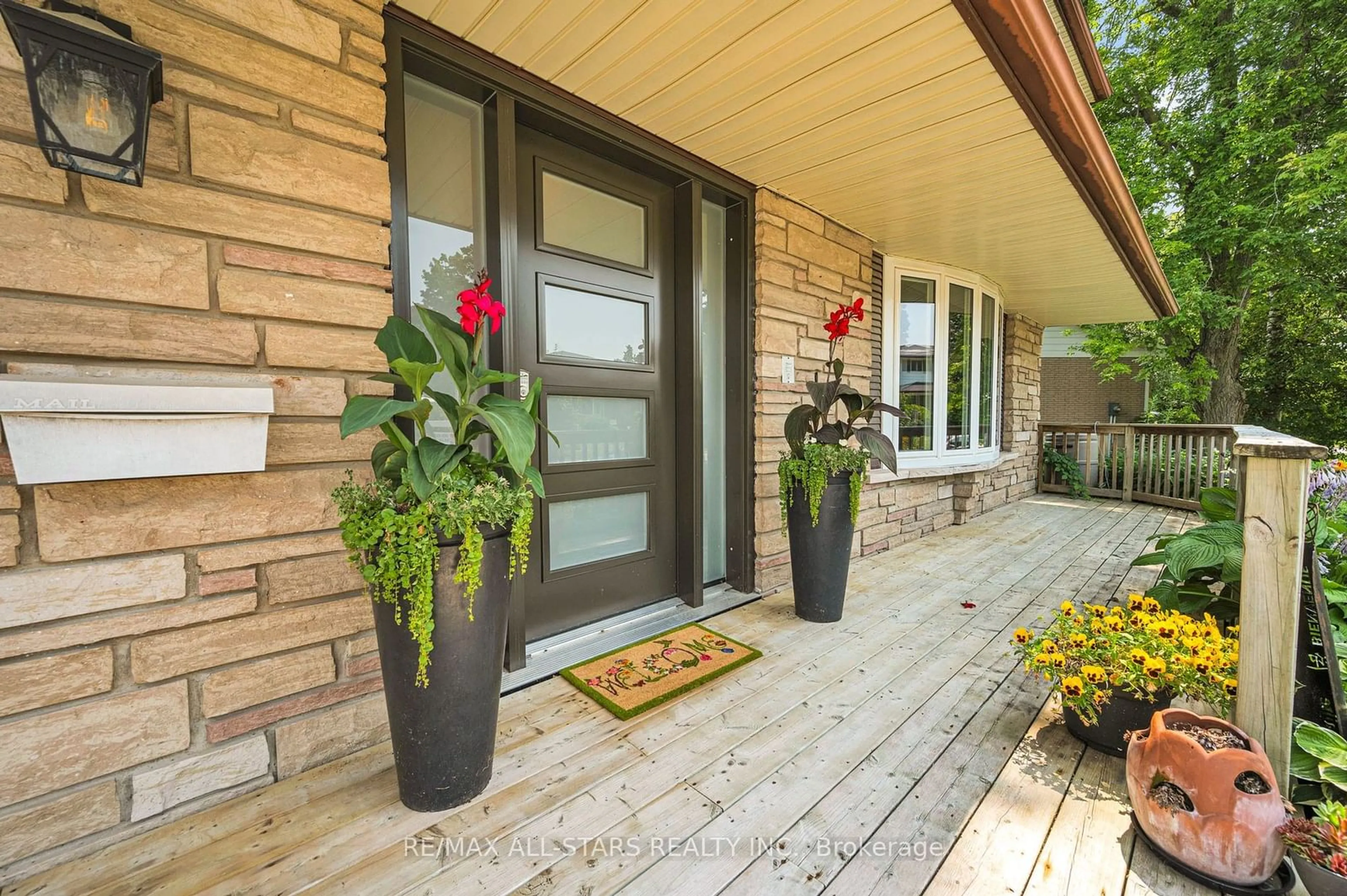 Indoor entryway for 5 Burk Crt, Clarington Ontario L1C 3V7