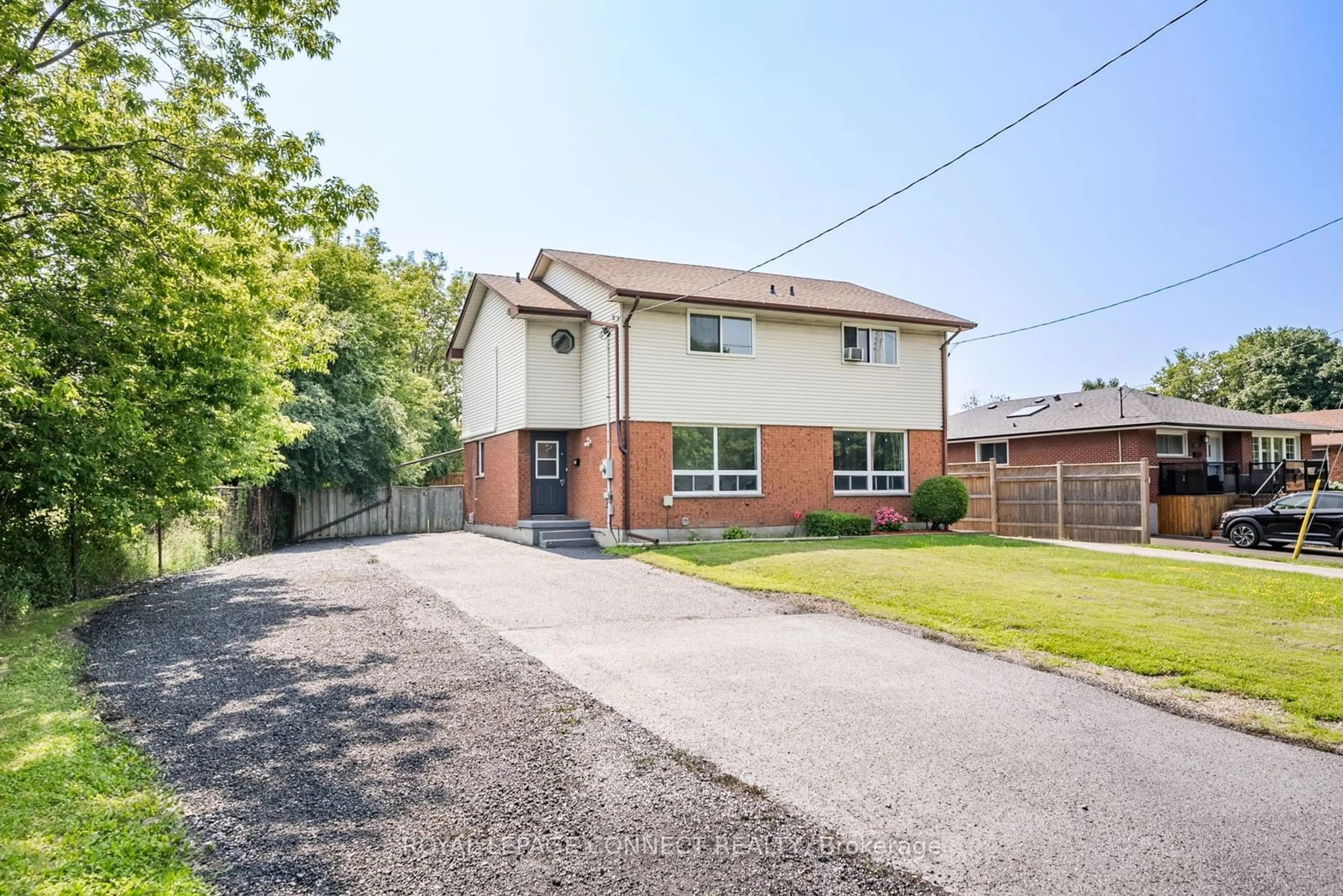 Outside view for 593 Dean Ave, Oshawa Ontario L1H 3E7