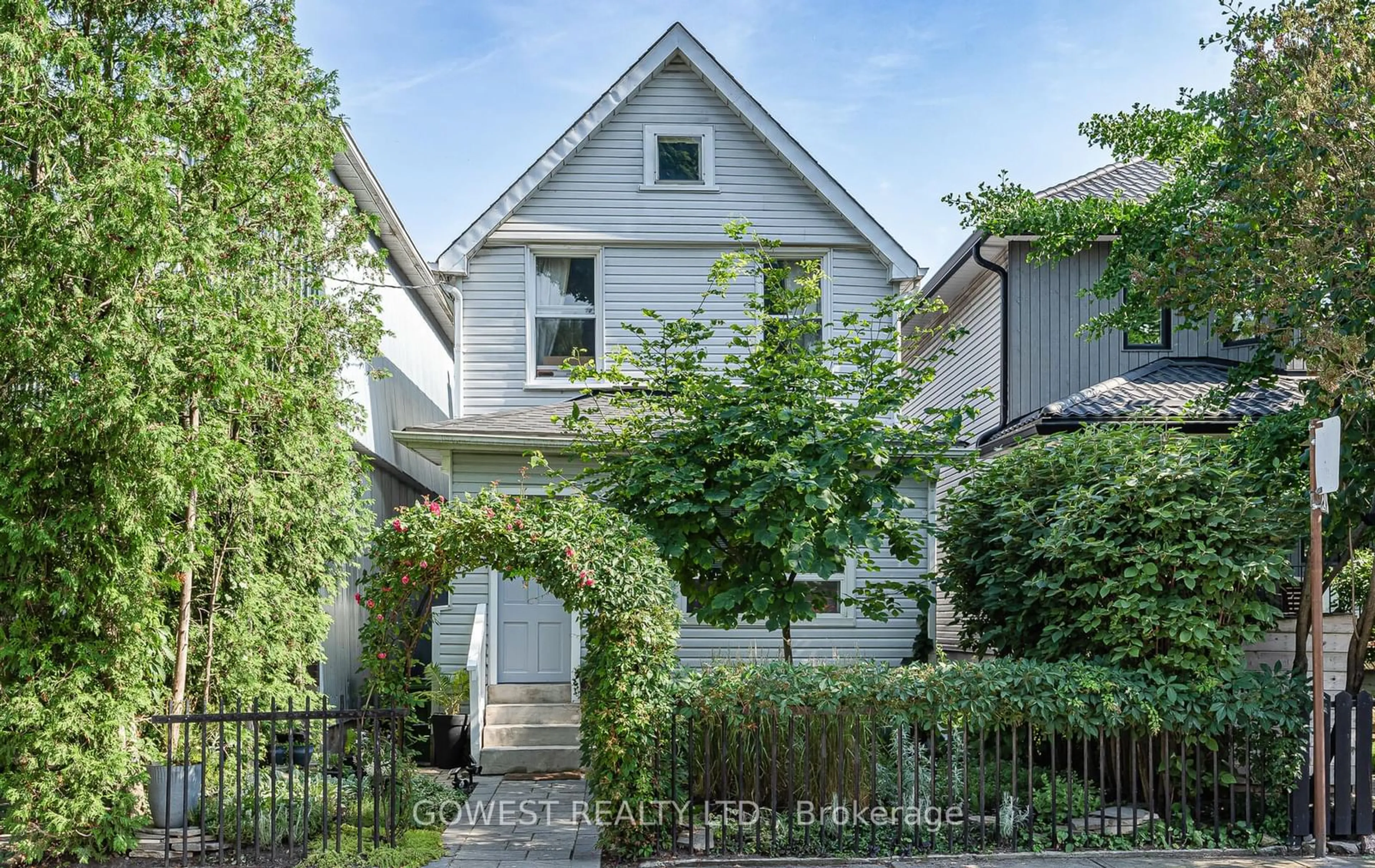 Frontside or backside of a home for 19 Minto St, Toronto Ontario M4L 1B5