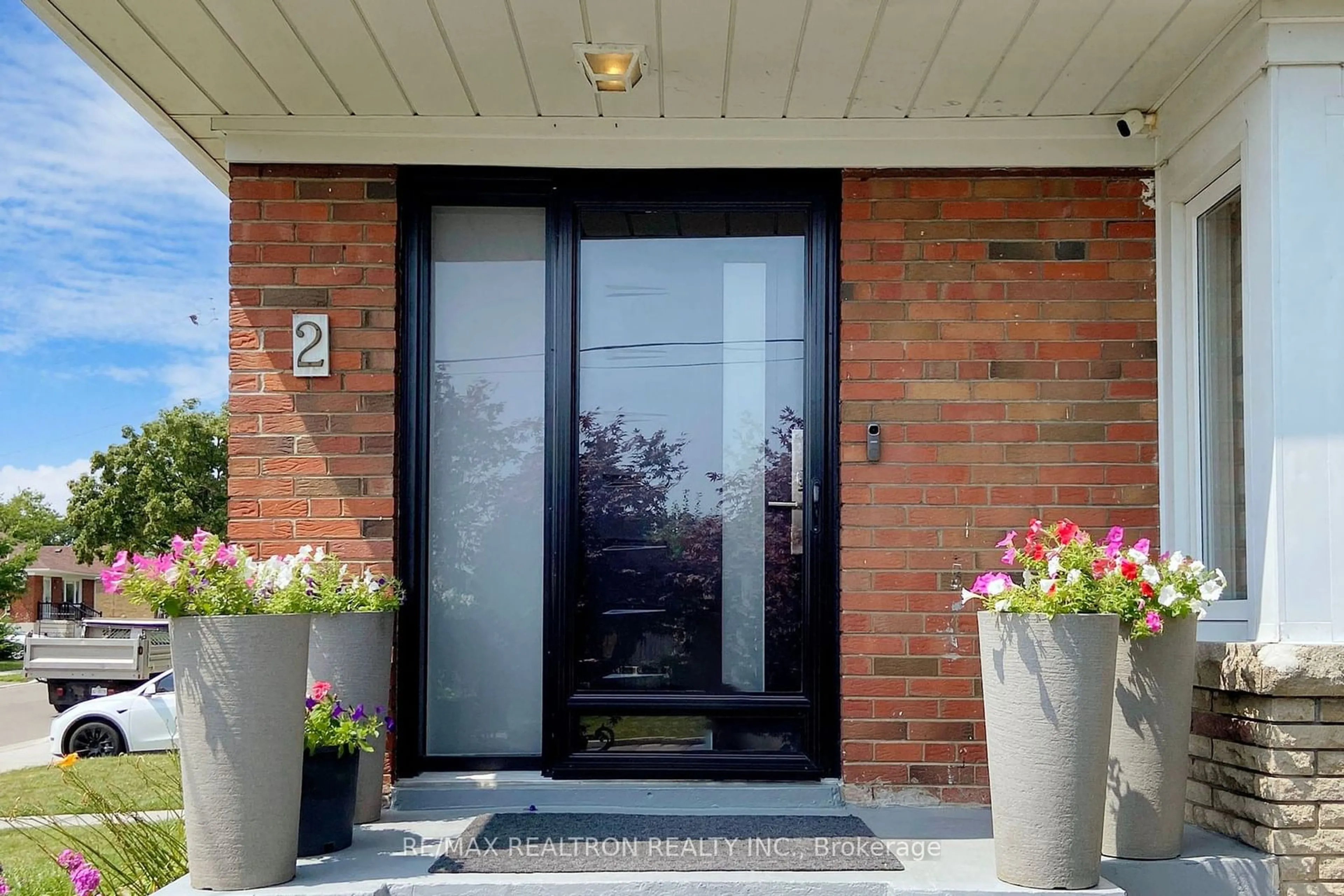 Indoor entryway for 2 Landseer Rd, Toronto Ontario M1K 3A7