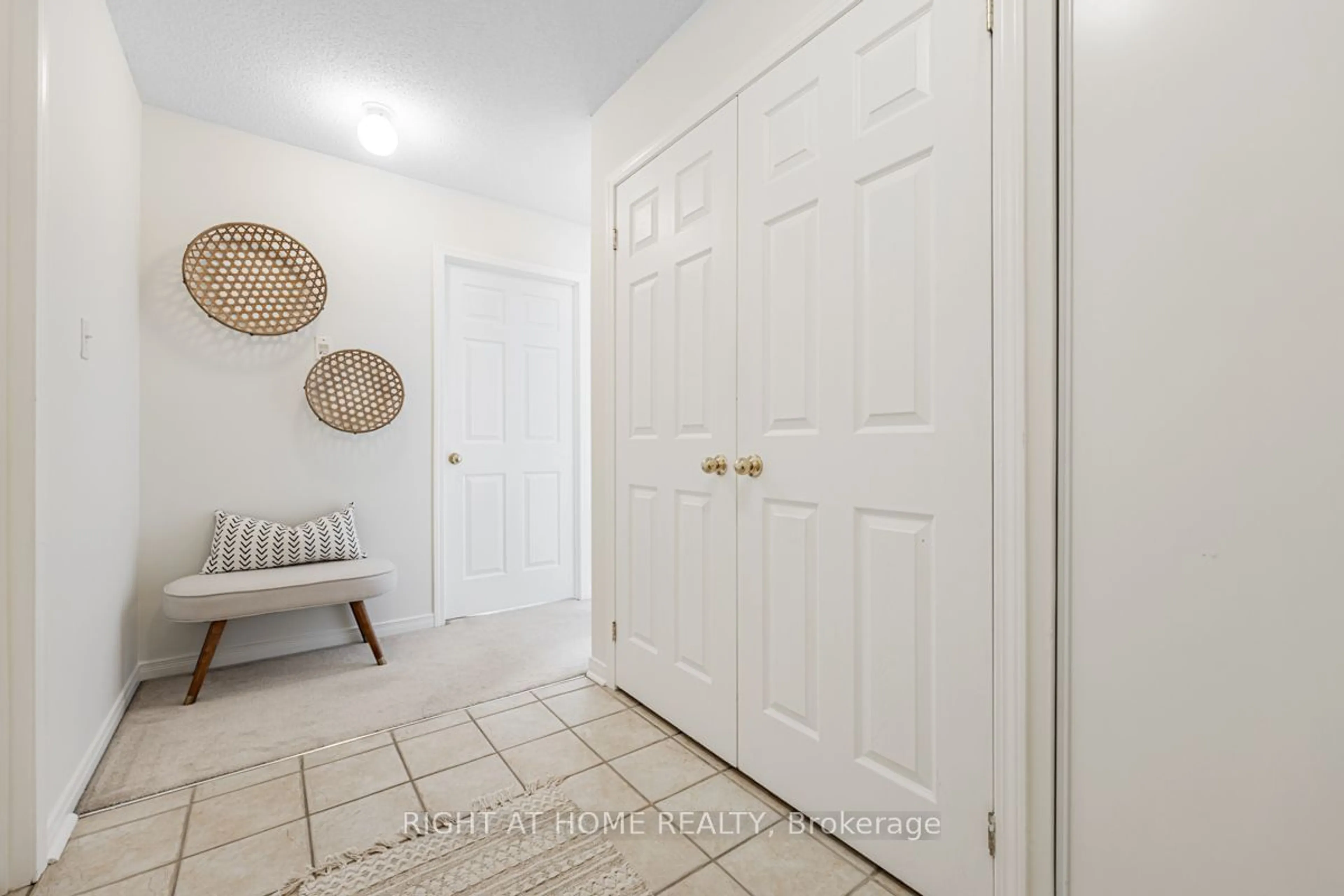 Indoor entryway for 90 Aspen Springs Dr #203, Clarington Ontario L1C 5N3