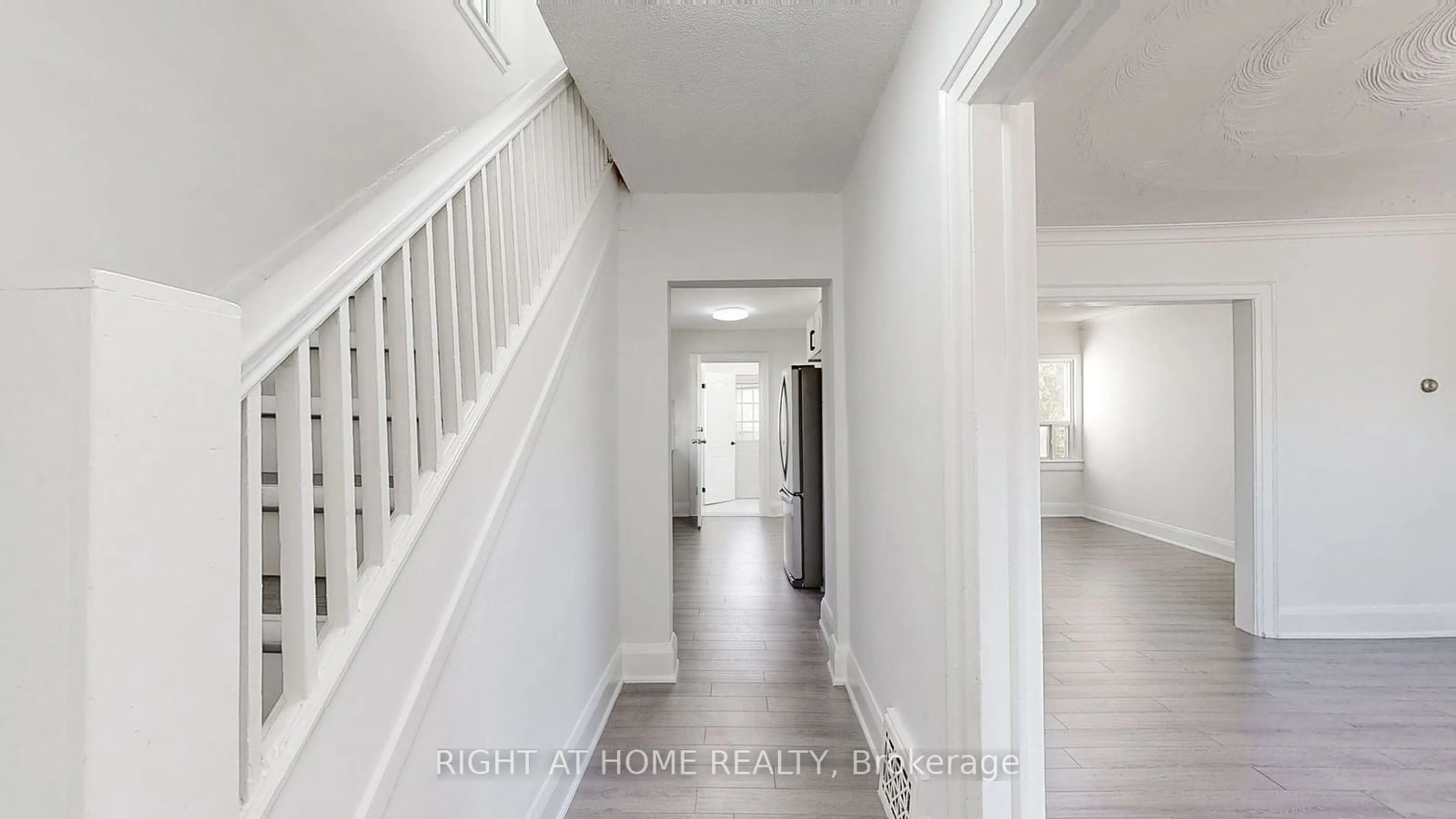 Indoor entryway for 179 Celina St, Oshawa Ontario L1H 4N3