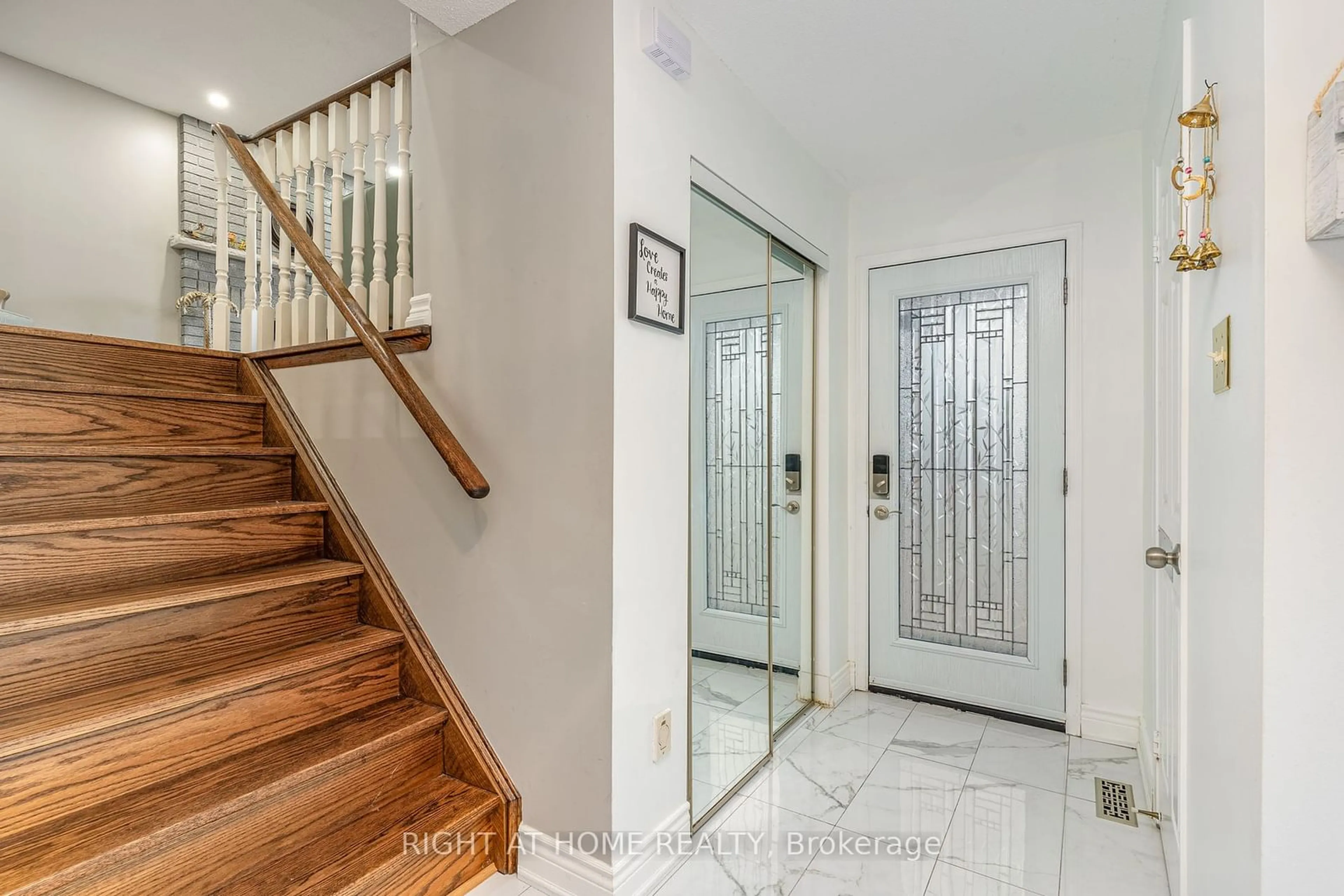 Indoor entryway for 39 Tarsus Cres, Toronto Ontario M1C 3W6