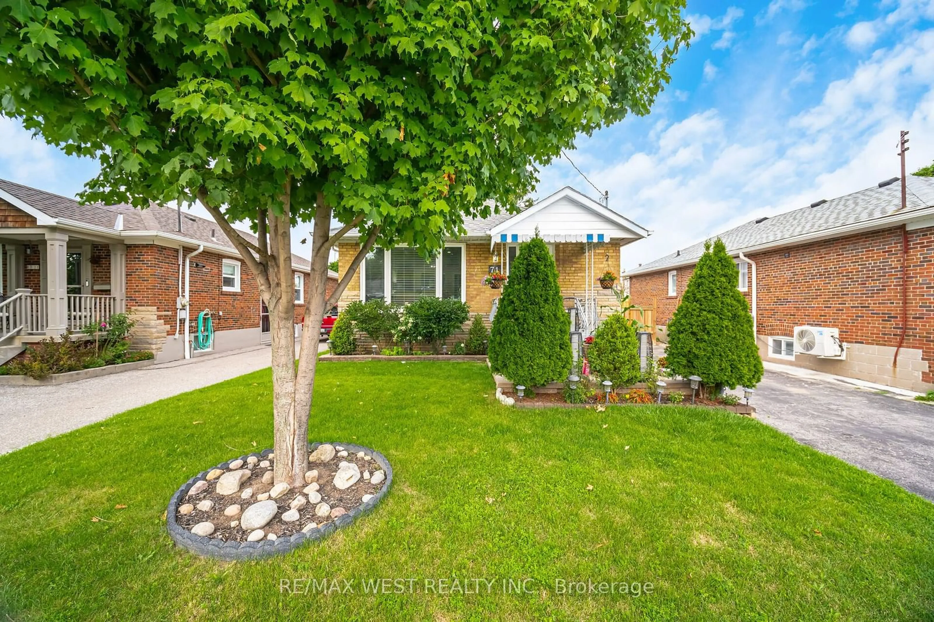 Frontside or backside of a home for 71 Lynvalley Cres, Toronto Ontario M1R 2V1