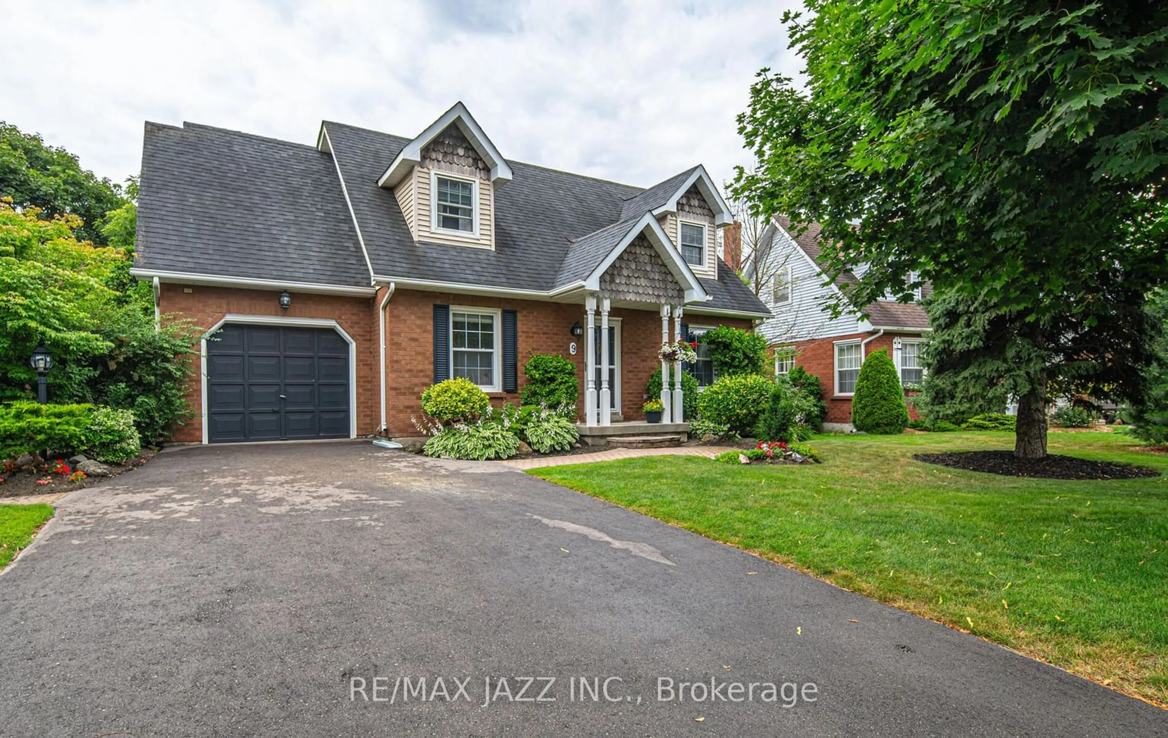 Frontside or backside of a home for 9 Orchard Park Dr, Clarington Ontario L1C 4E2