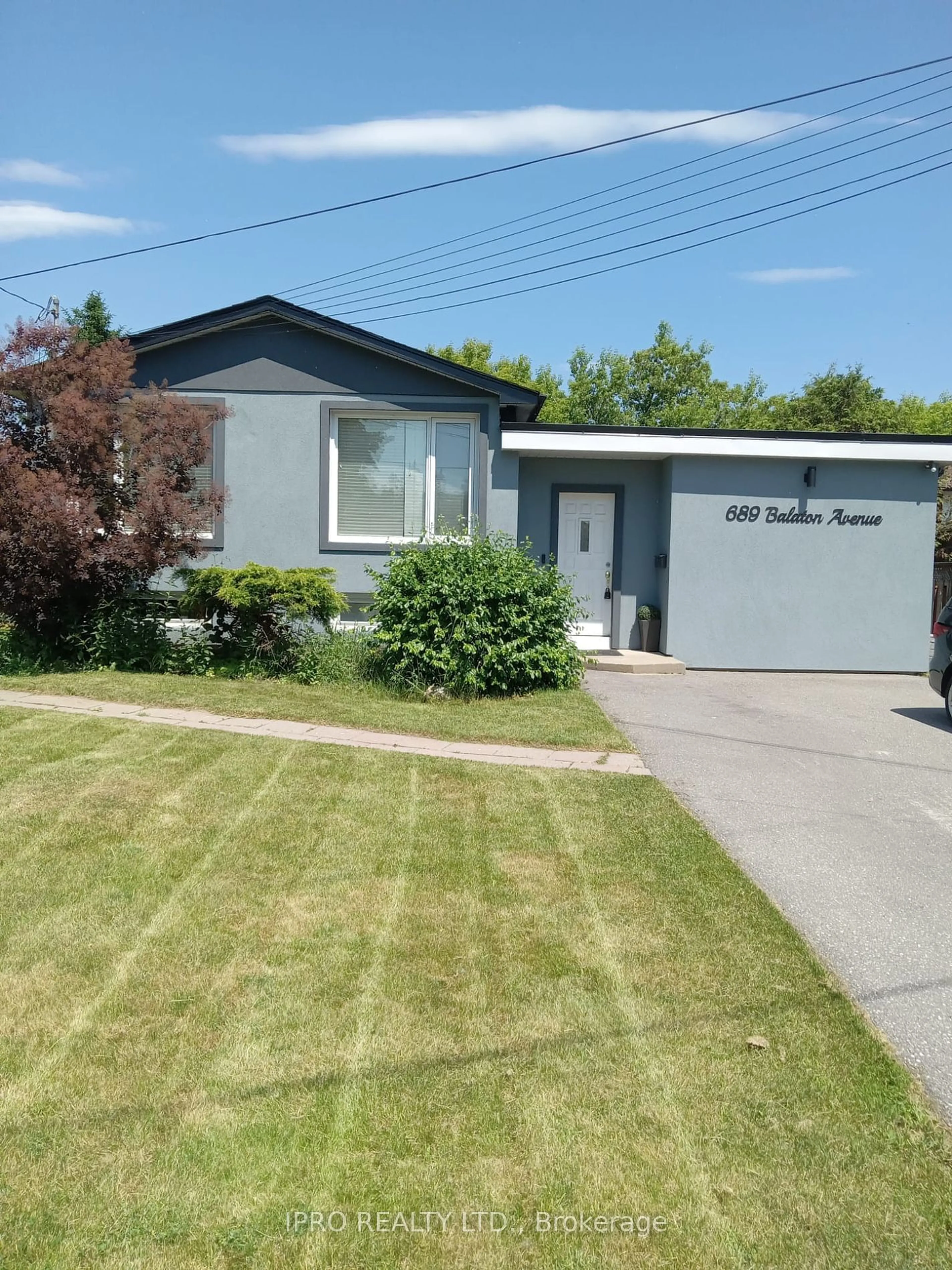 Frontside or backside of a home for 689 Balaton Ave, Pickering Ontario L1W 1W2