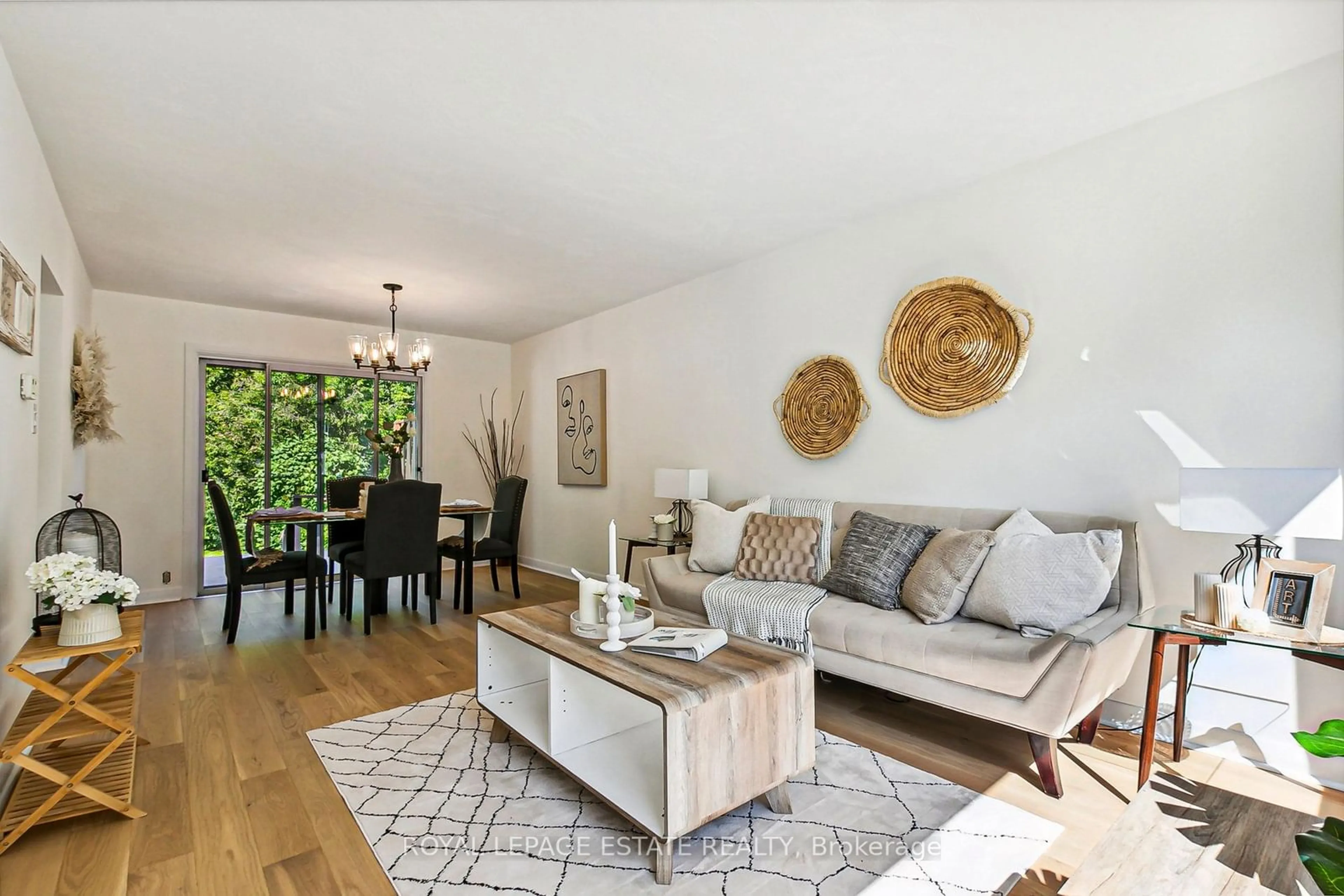 Living room for 156 Woodfern Dr, Toronto Ontario M1K 2L5